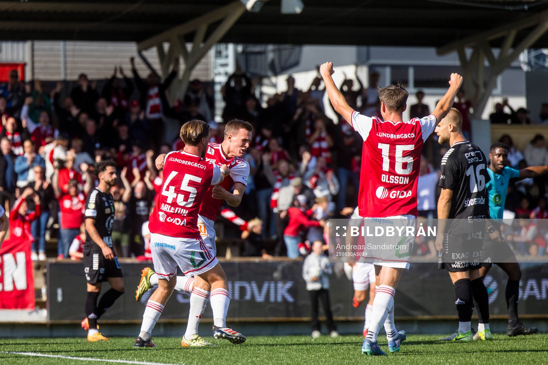 Sandvikens IFs Daniel Söderberg jublar
