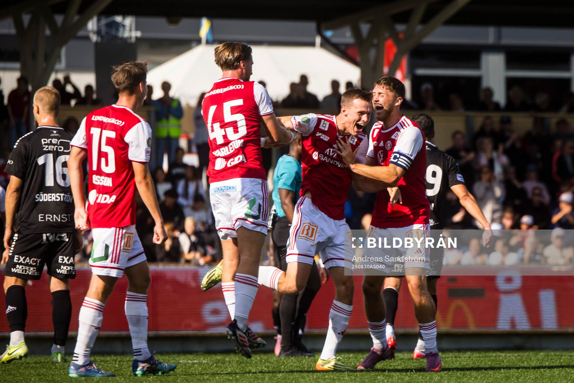 Sandvikens IFs Daniel Söderberg jublar