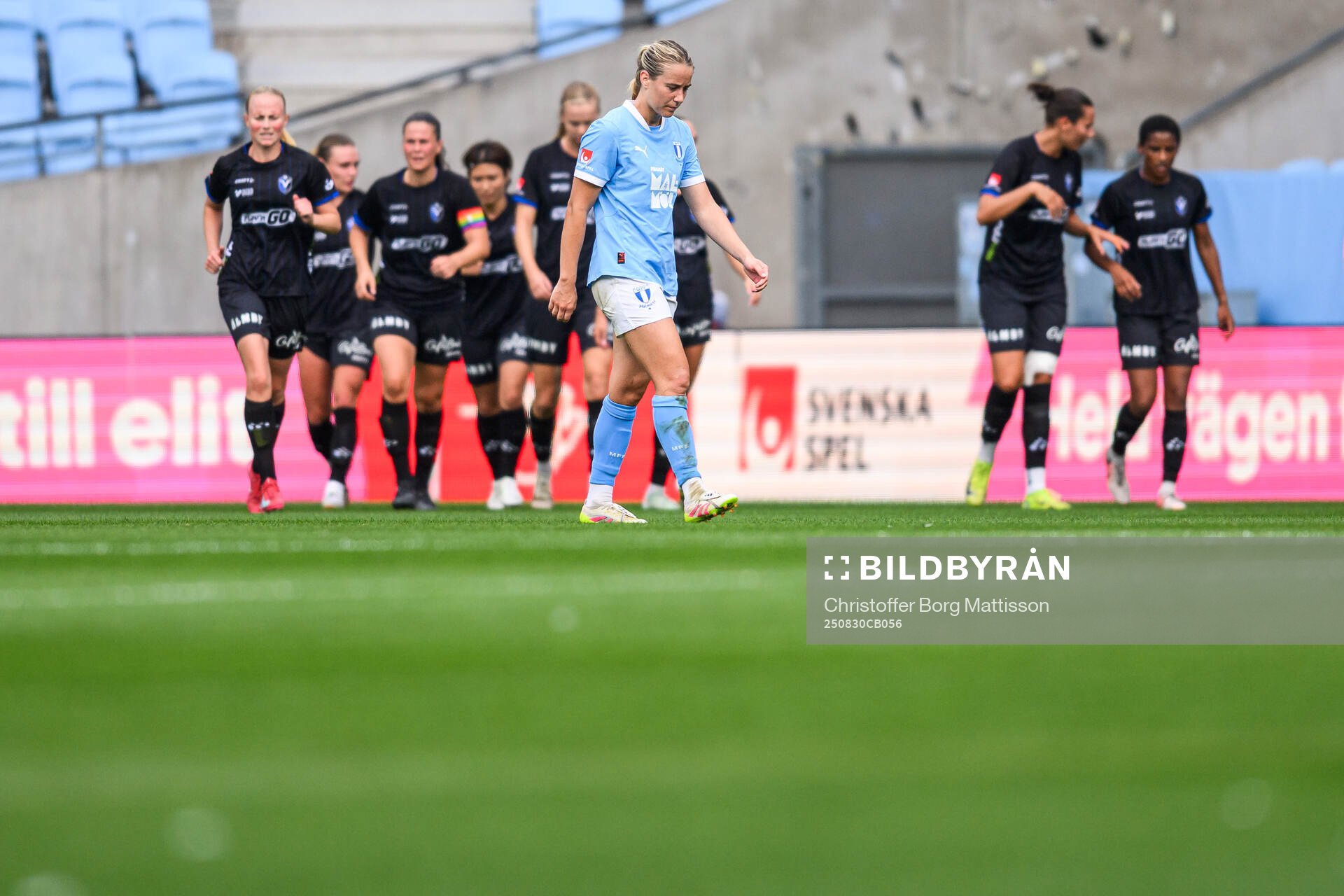 Malmö FFs Courtney Nevin deppar