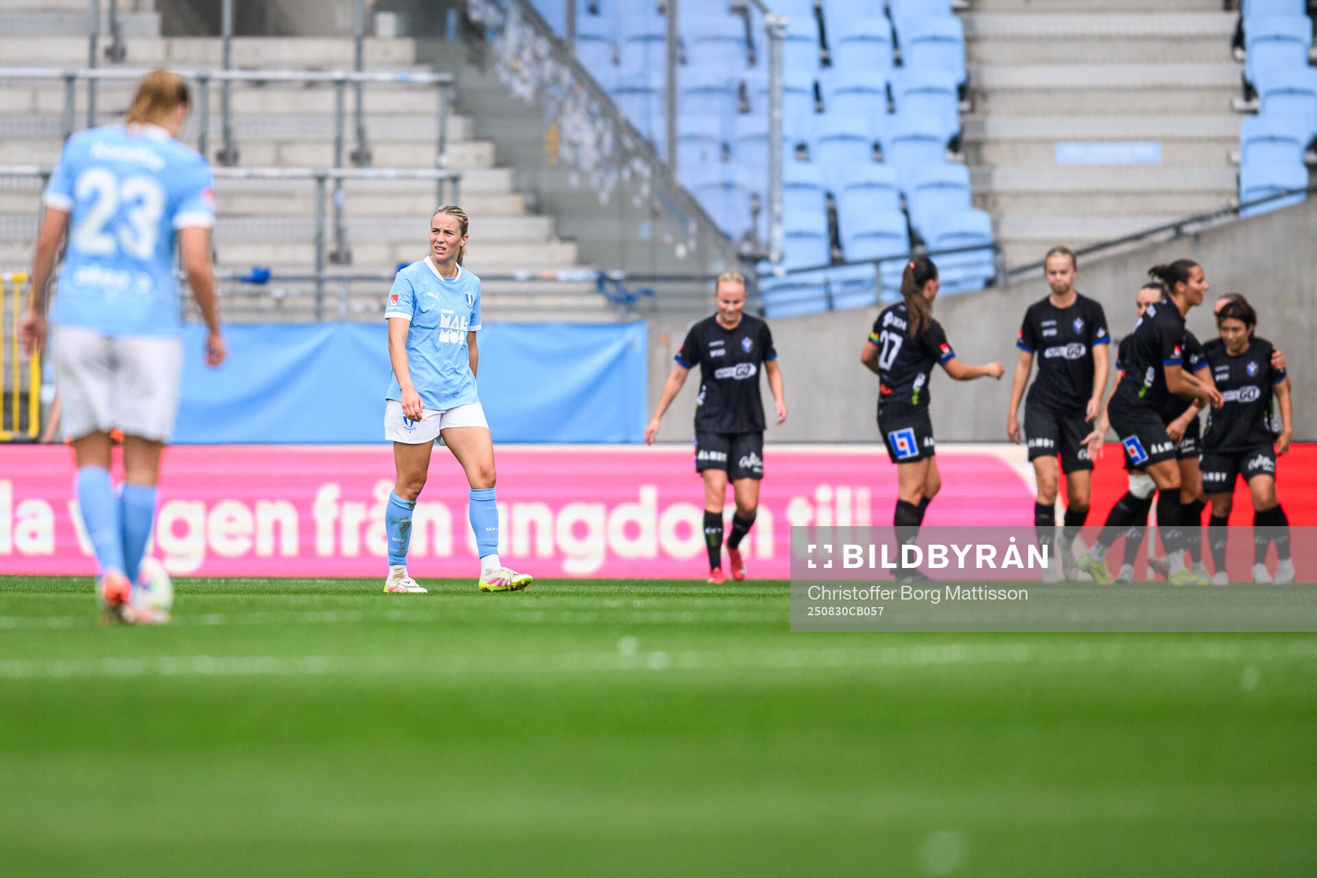 Malmö FFs Courtney Nevin deppar