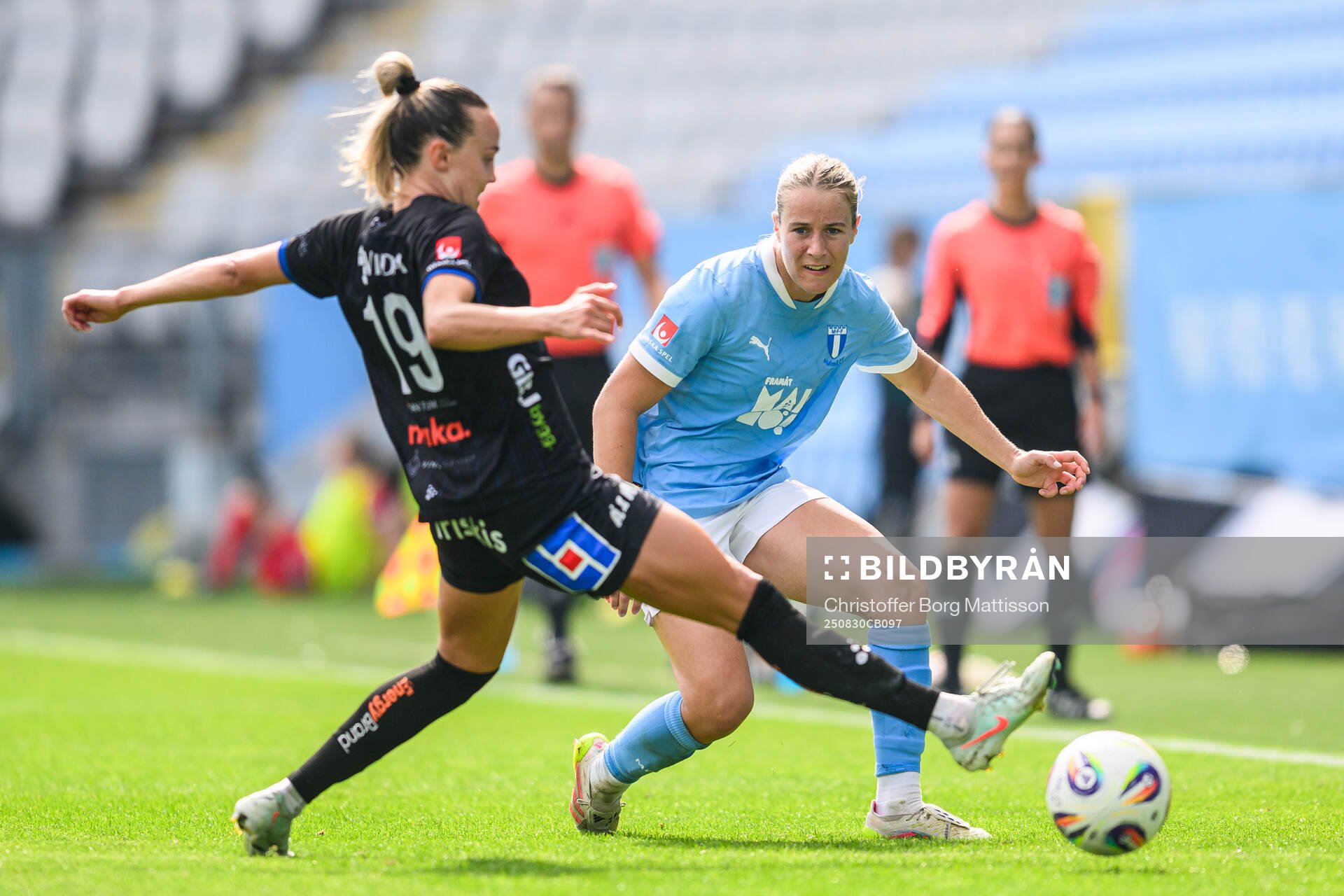 Växjö DFFs Larkin Russel och Malmö FFs Courtney Nevin