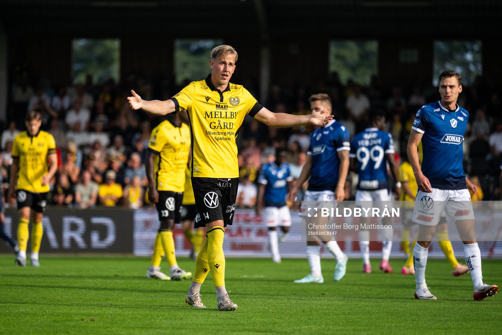 Mjällbys Herman Johansson reagerar