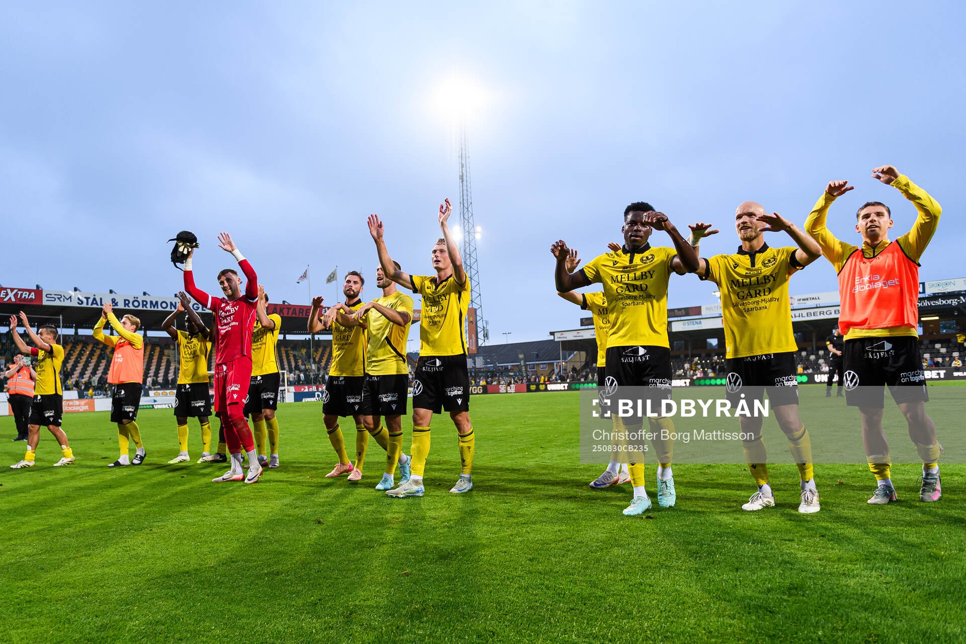 Mjällbys spelare jublar