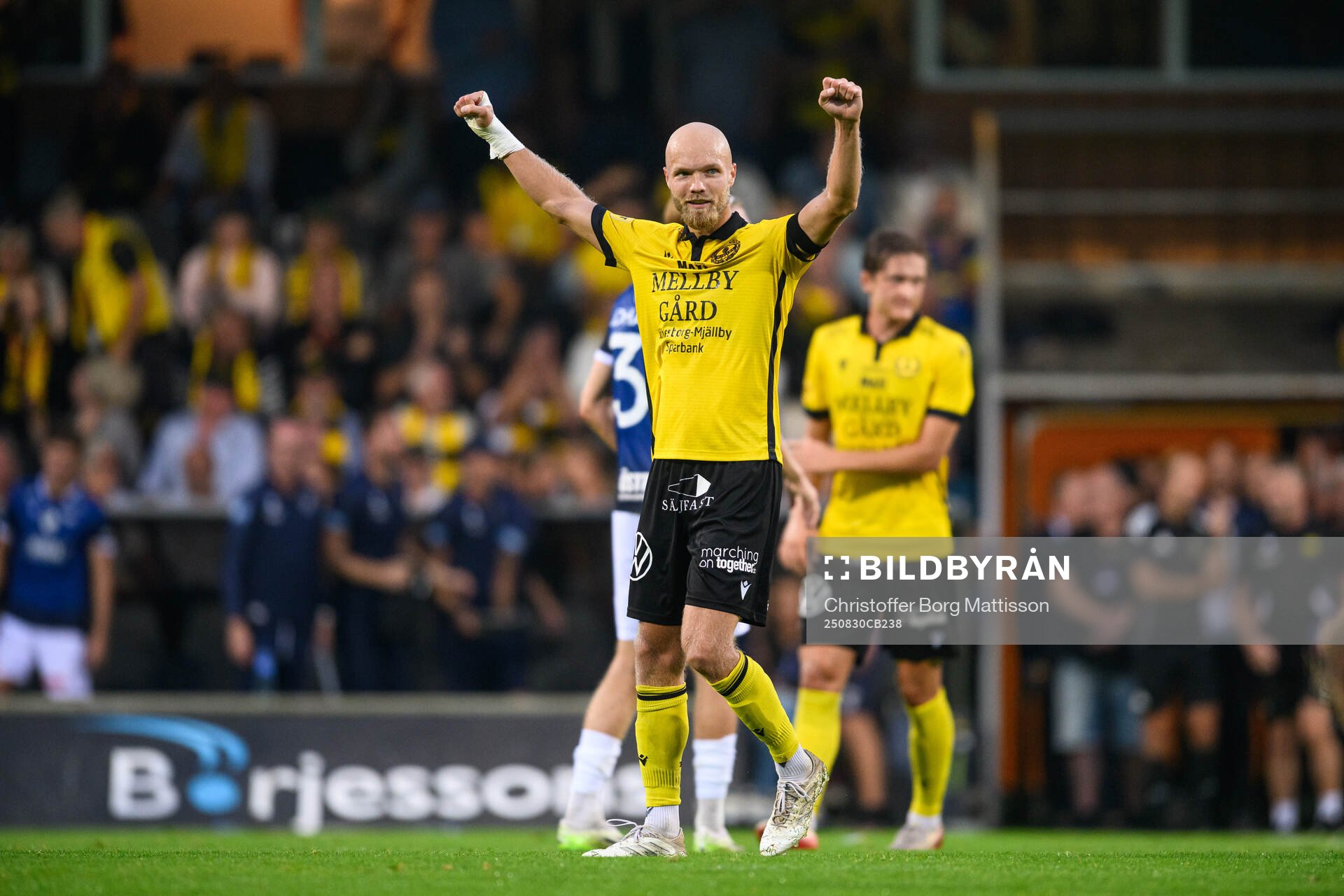 Mjällbys Viktor Gustafson jublar