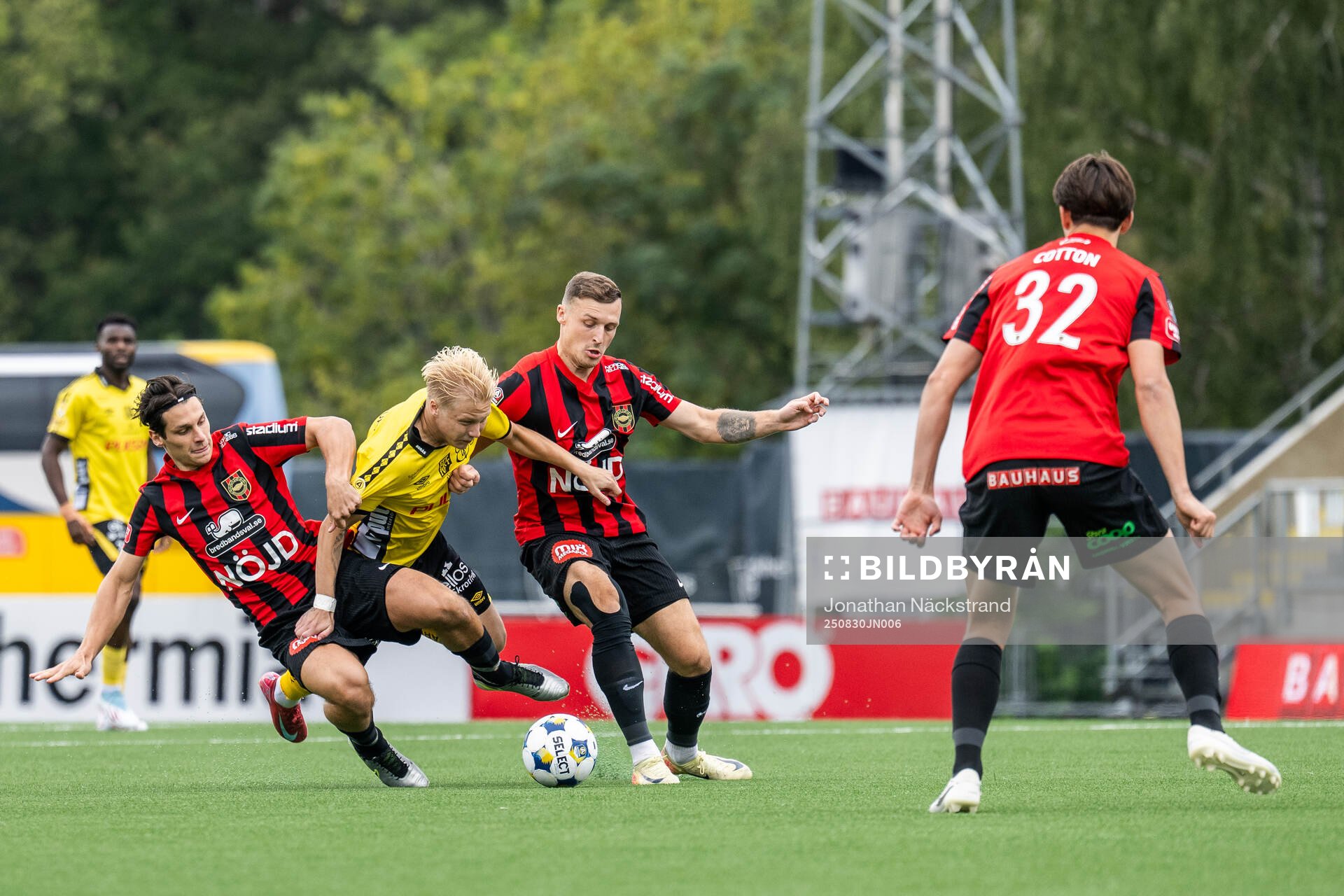 Brommapojkarnas Kevin Ackermann och Elfsborgs Altti Hellemaa