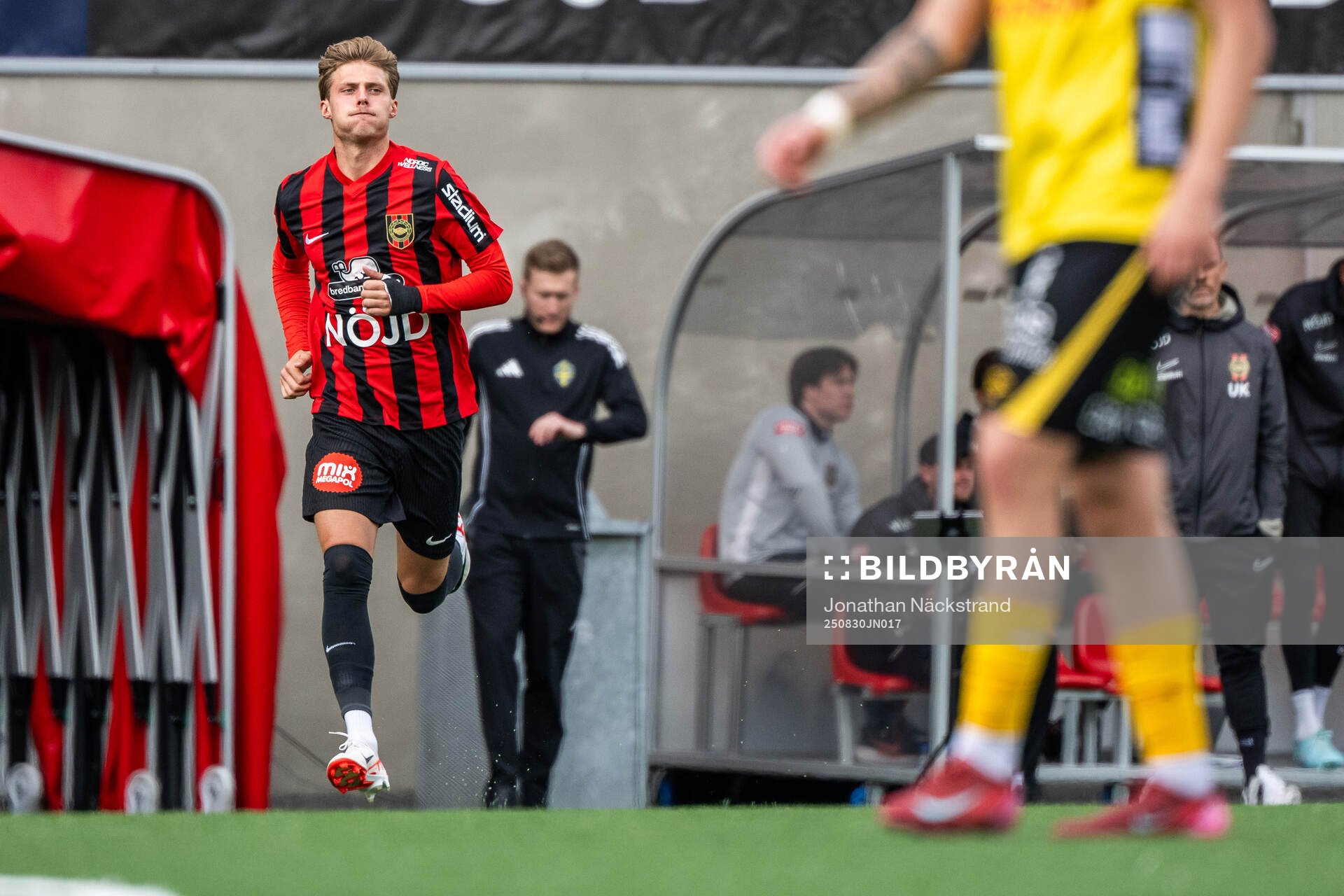 Brommapojkarnas Lukas Björklund byts in