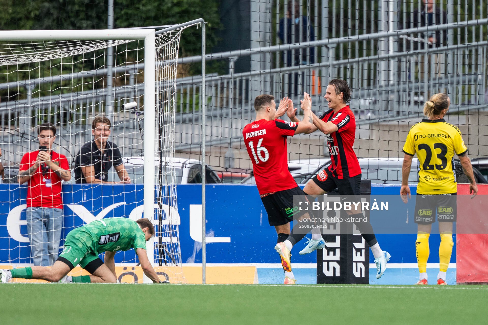 Brommapojkarnas Adam Skanning Jakobsen och Alex Timossi