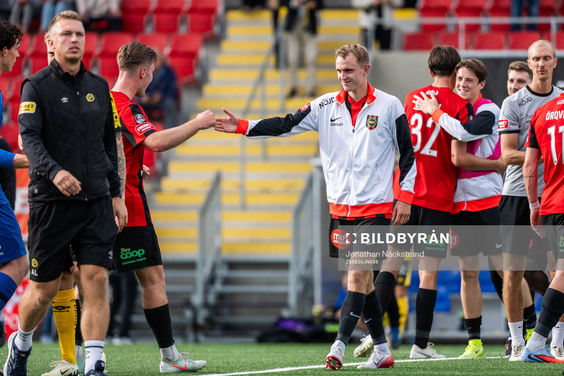 Brommapojkarnas Victor Lind jublar