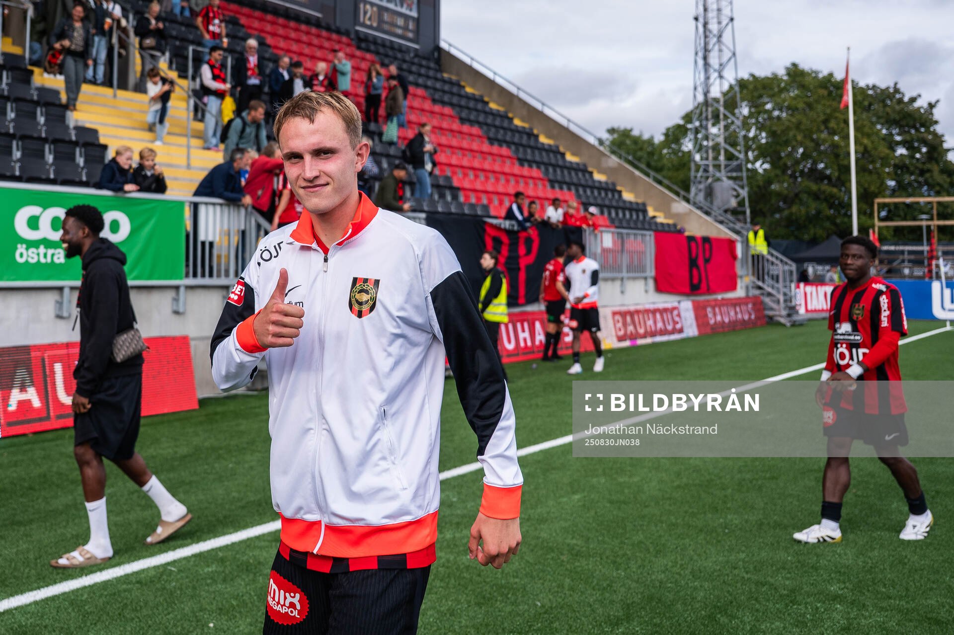 Brommapojkarnas Victor Lind jublar