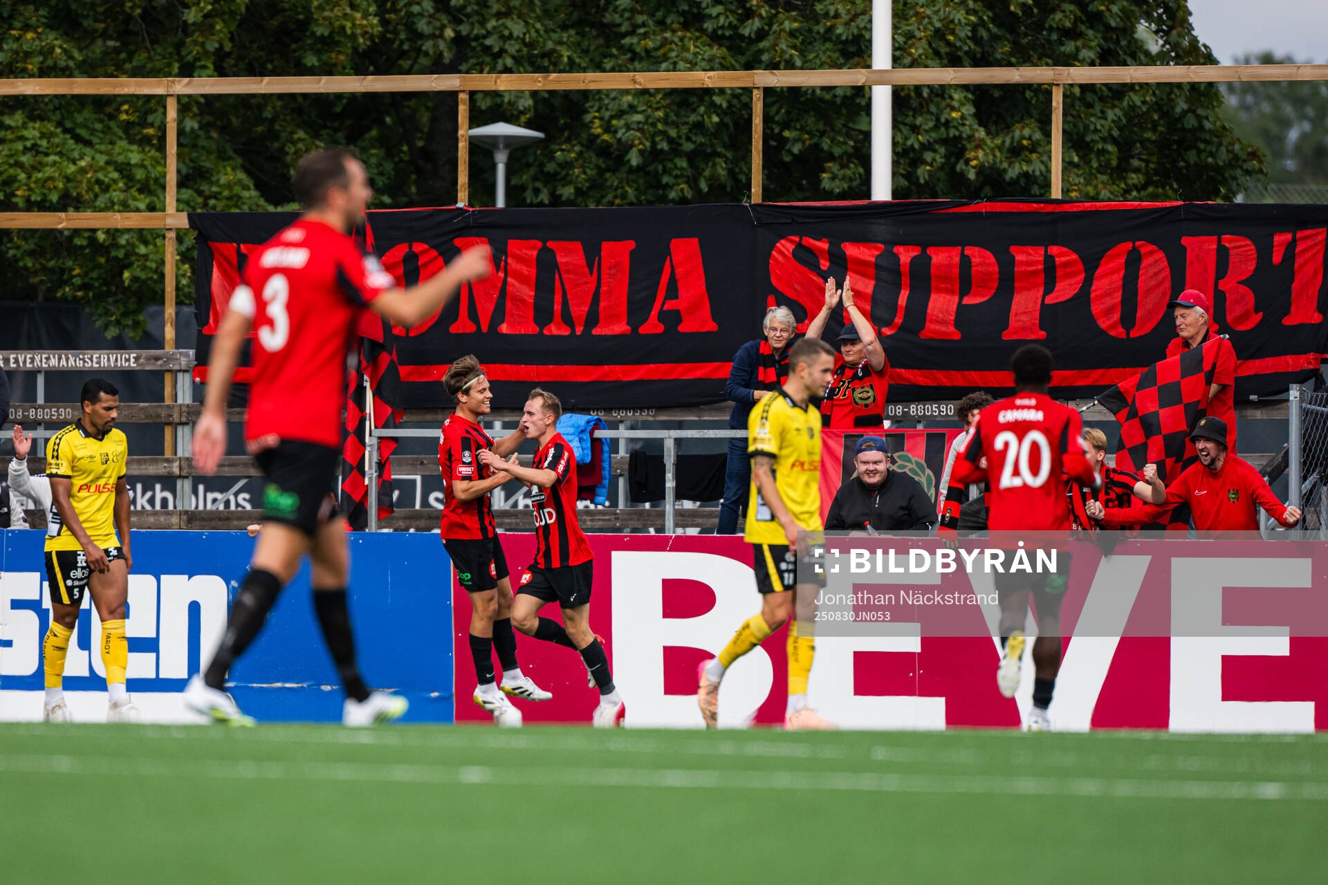 Brommapojkarnas Victor Lind jublar
