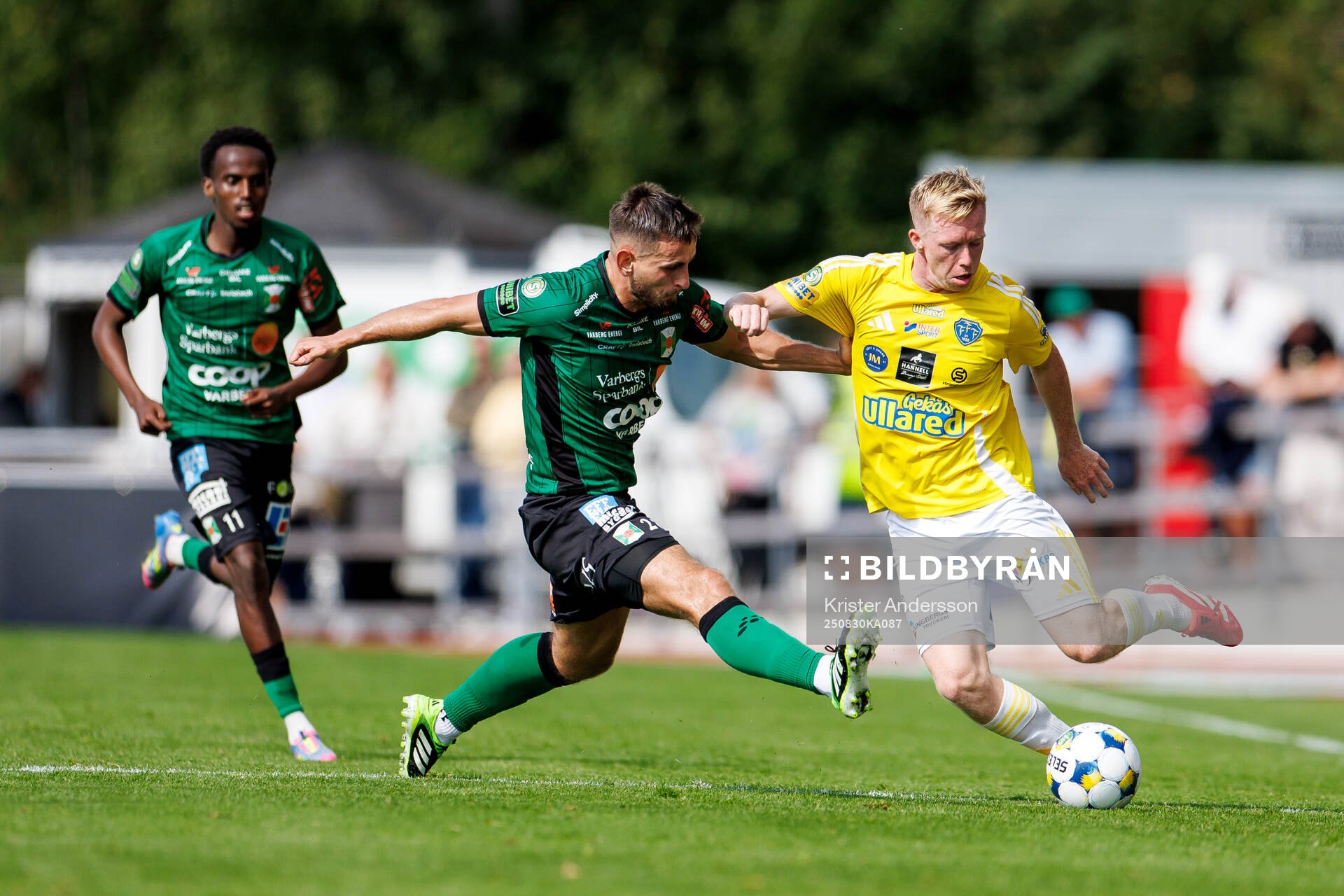 Varbergs Erion Sadiku och Falkenbergs Lucas Sibelius