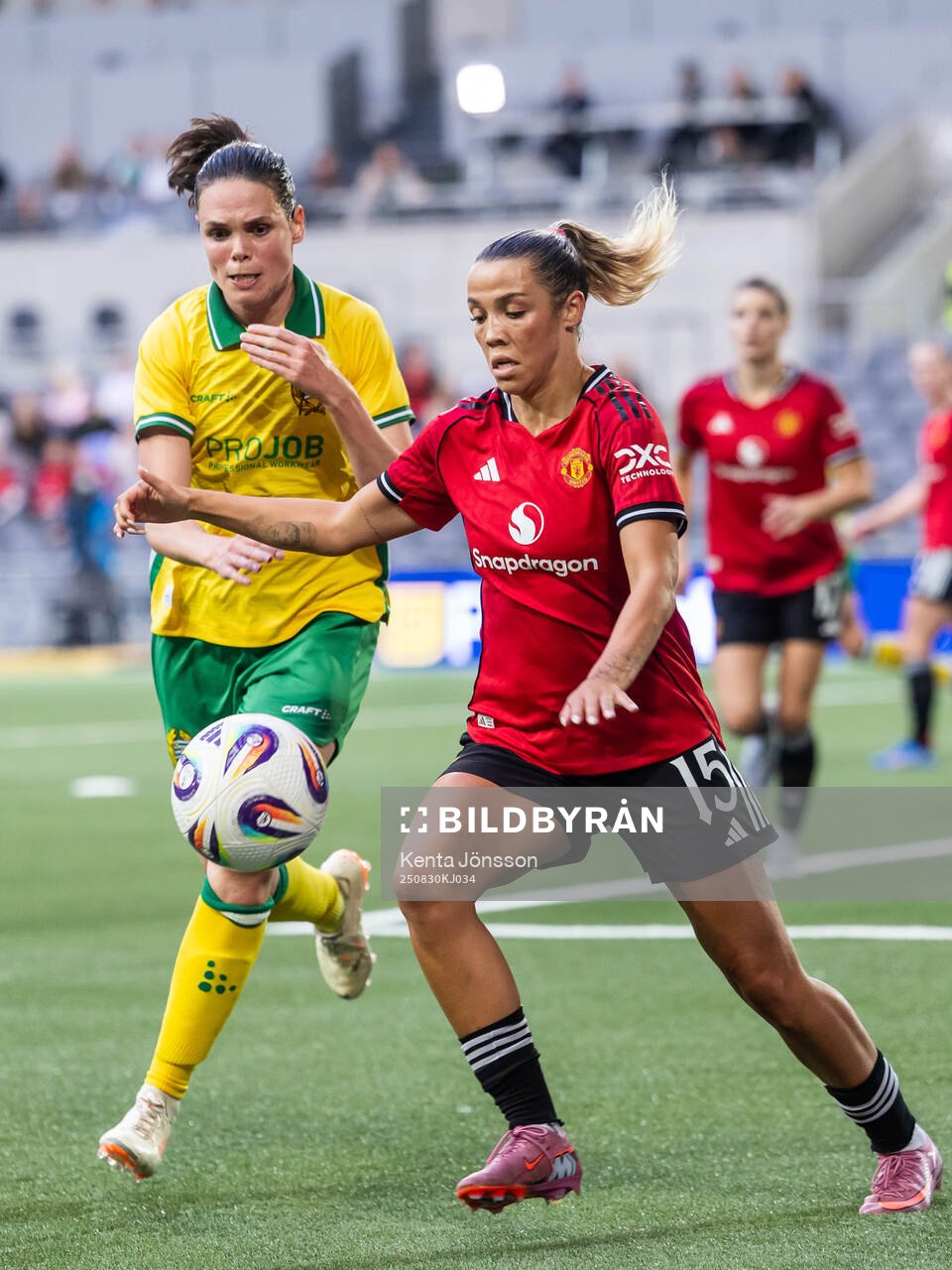 Simone Boye Sørensen of Hammarby and Celin Bizet Ildhusøy