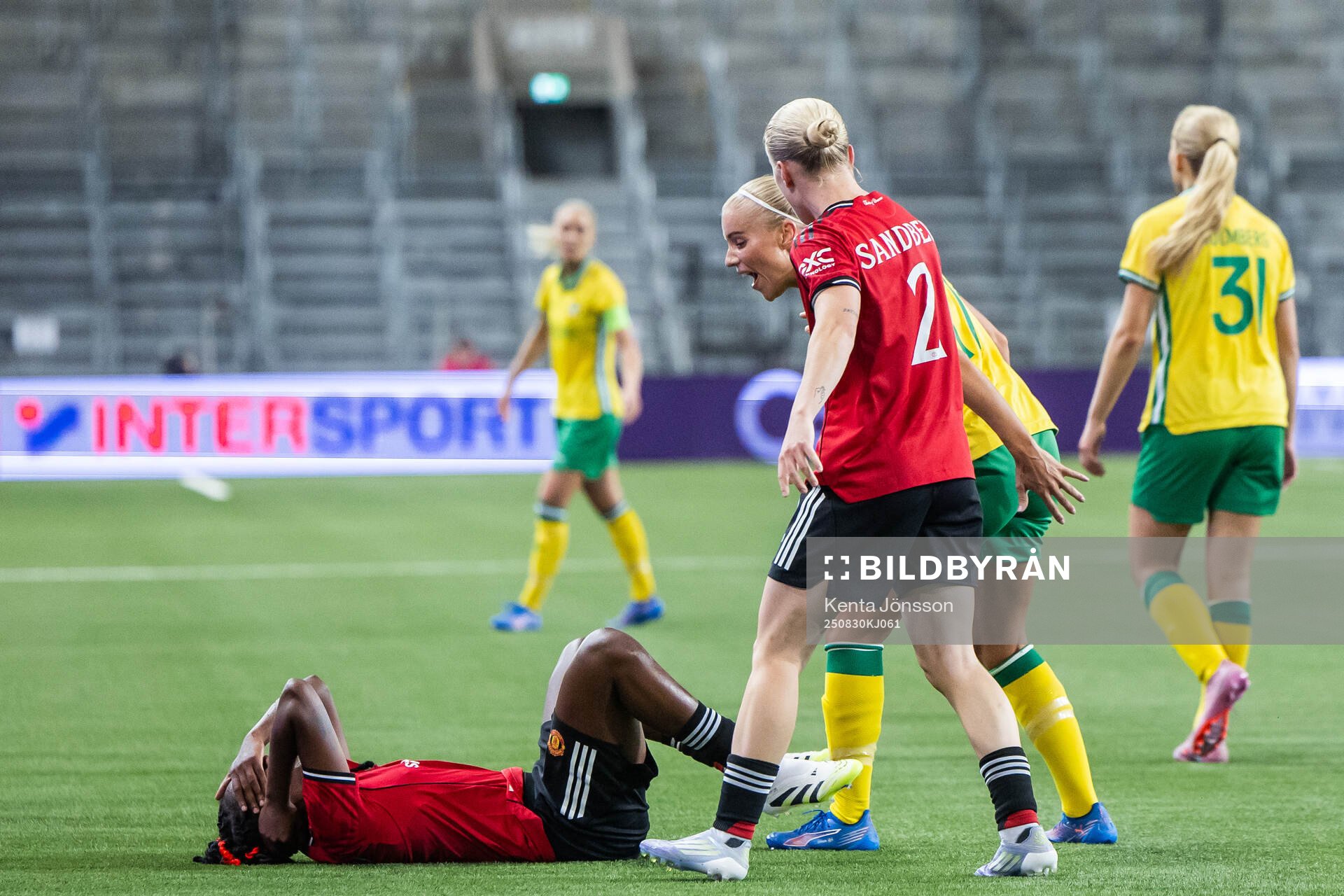Stina Lennartsson of Hammarby reacts towards Melvine Malard