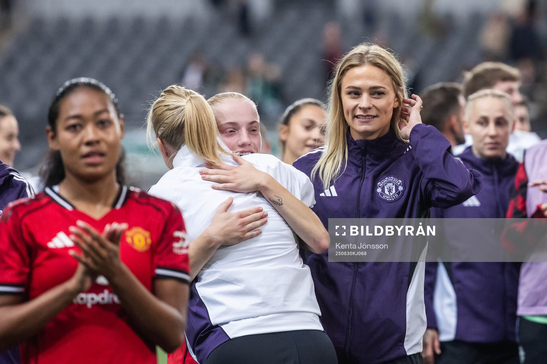 Anna Sandberg and Fridolina Rolfö of Manchester United