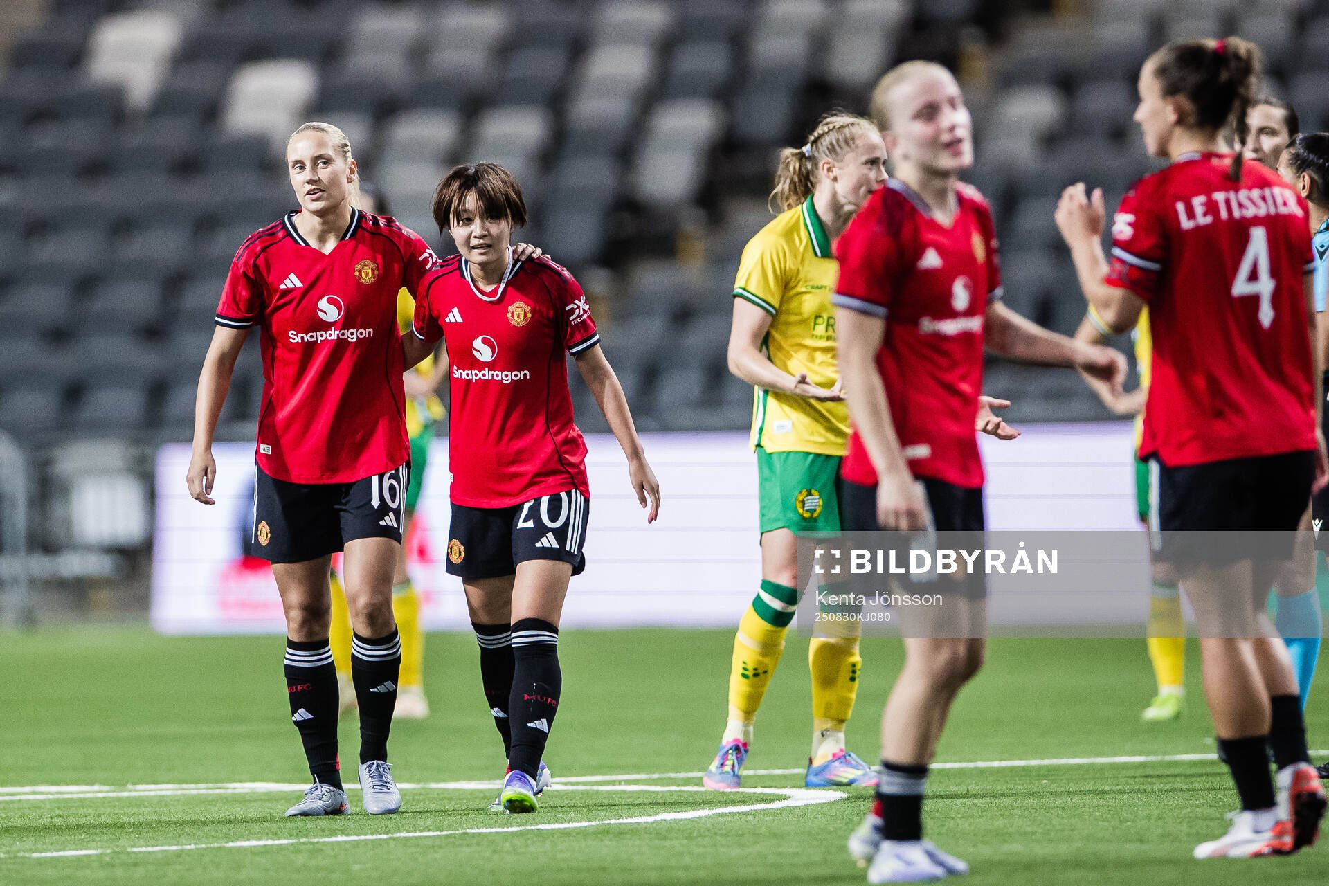 Lisa Naalsund and Hinata Miyazawa celebrates
