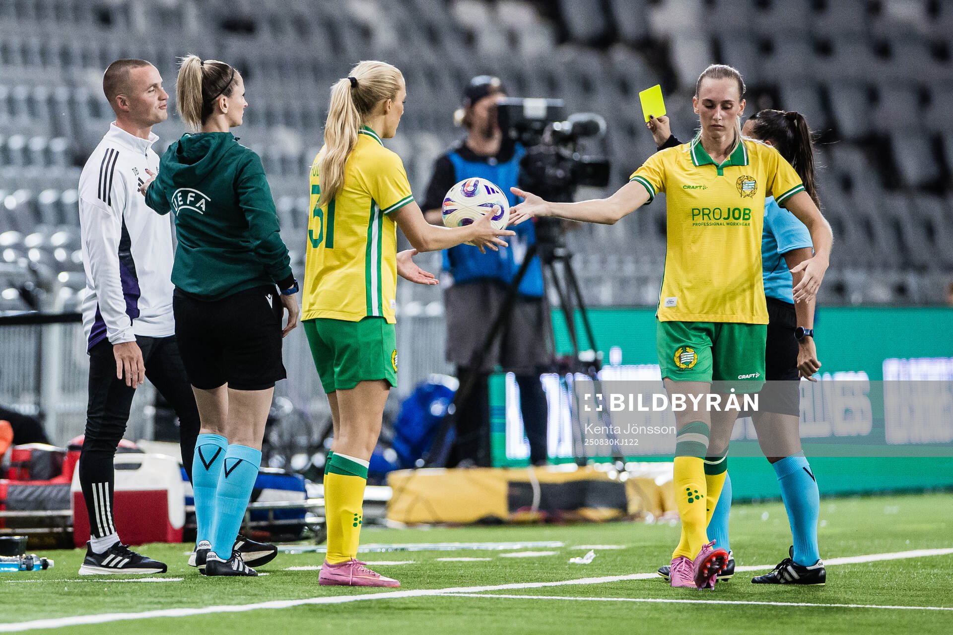 Ellen Wangerheim of Hammarby and assistant coach Dan Bale