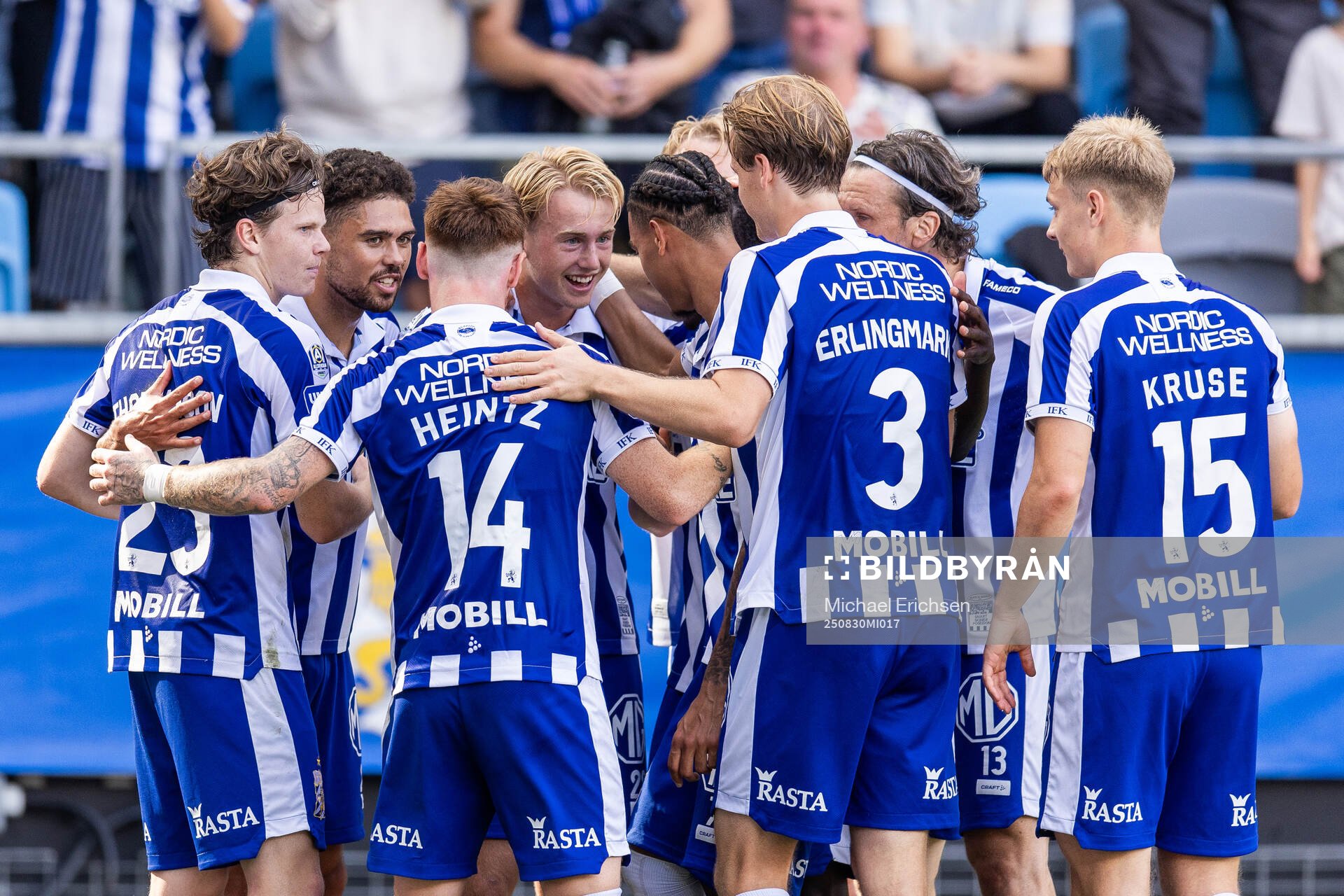 IFK Göteborgs Noah Tolf jublar med lagkamrater