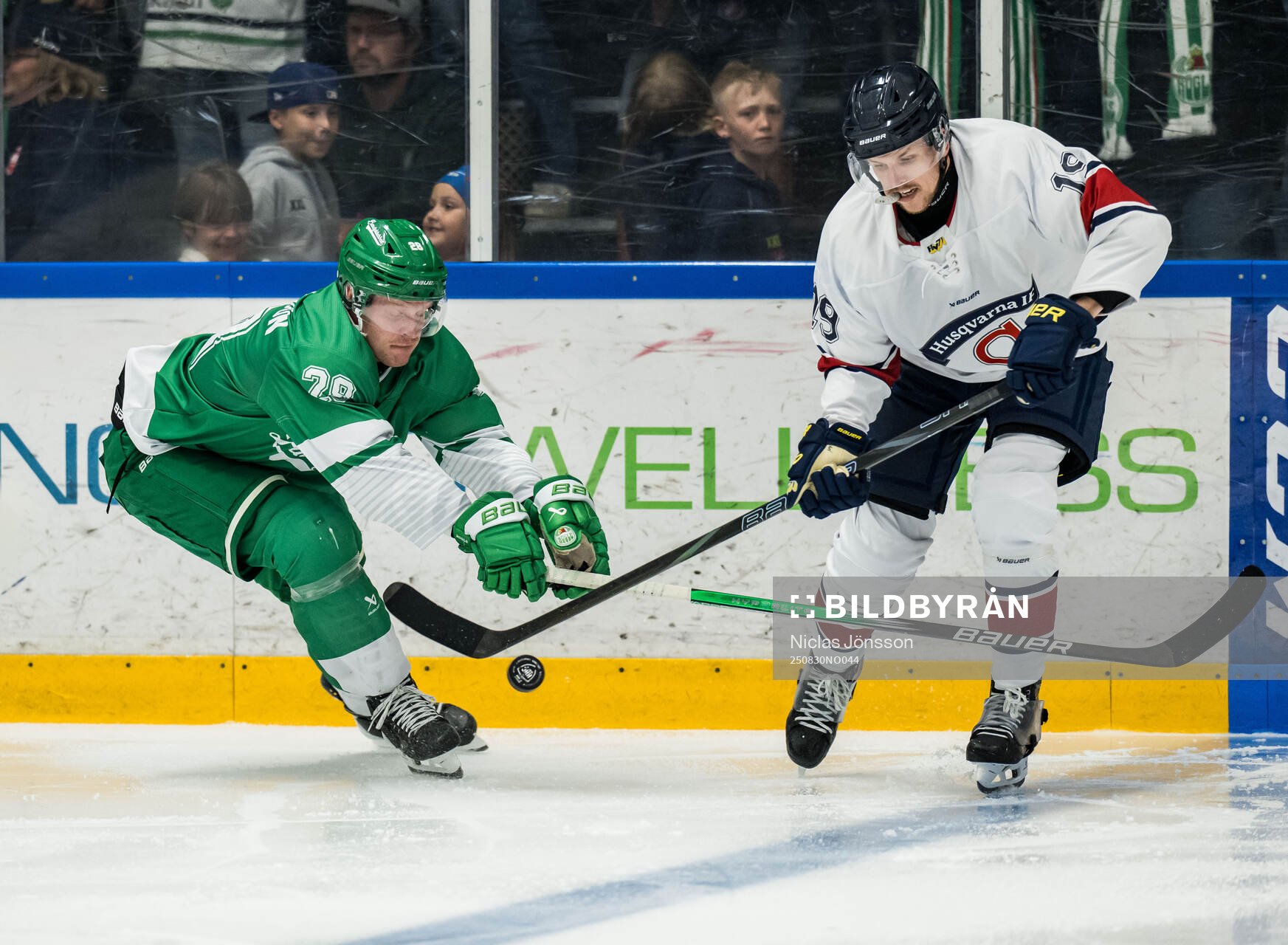 Rögles Anton Bengtsson och HV71s Niklas Hansson
