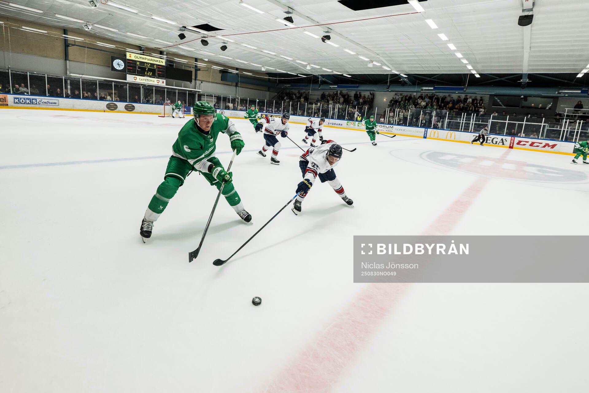 Rögles Paul LaDue och HV71s Mattias Tedenby