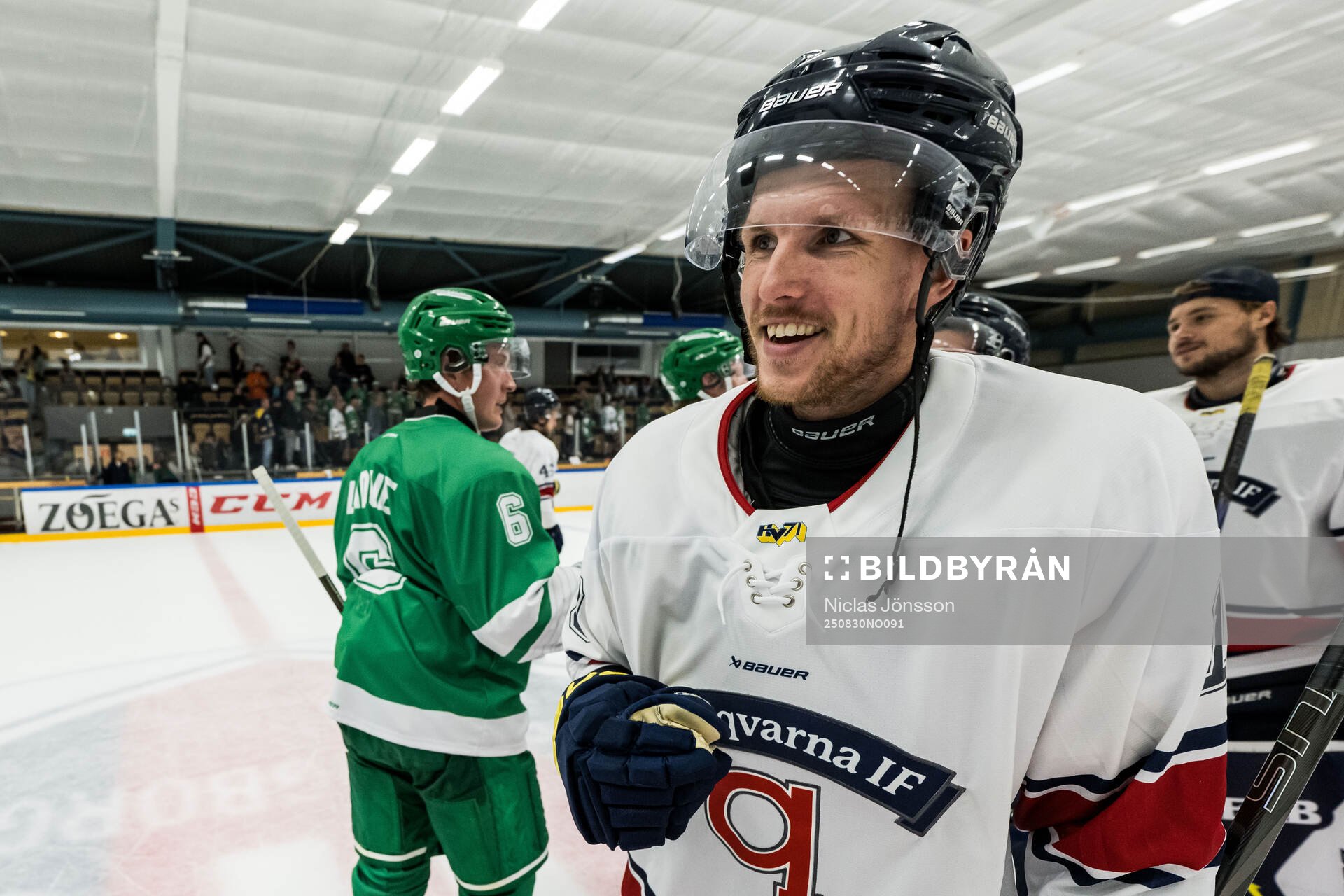 HV71s Niklas Hansson jublar
