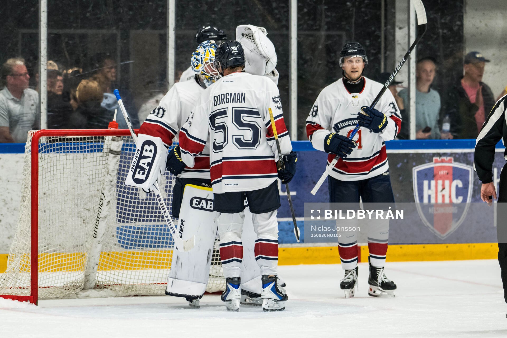 HV71s målvakt Lassi Lehtinen och Andreas Borgman jublar