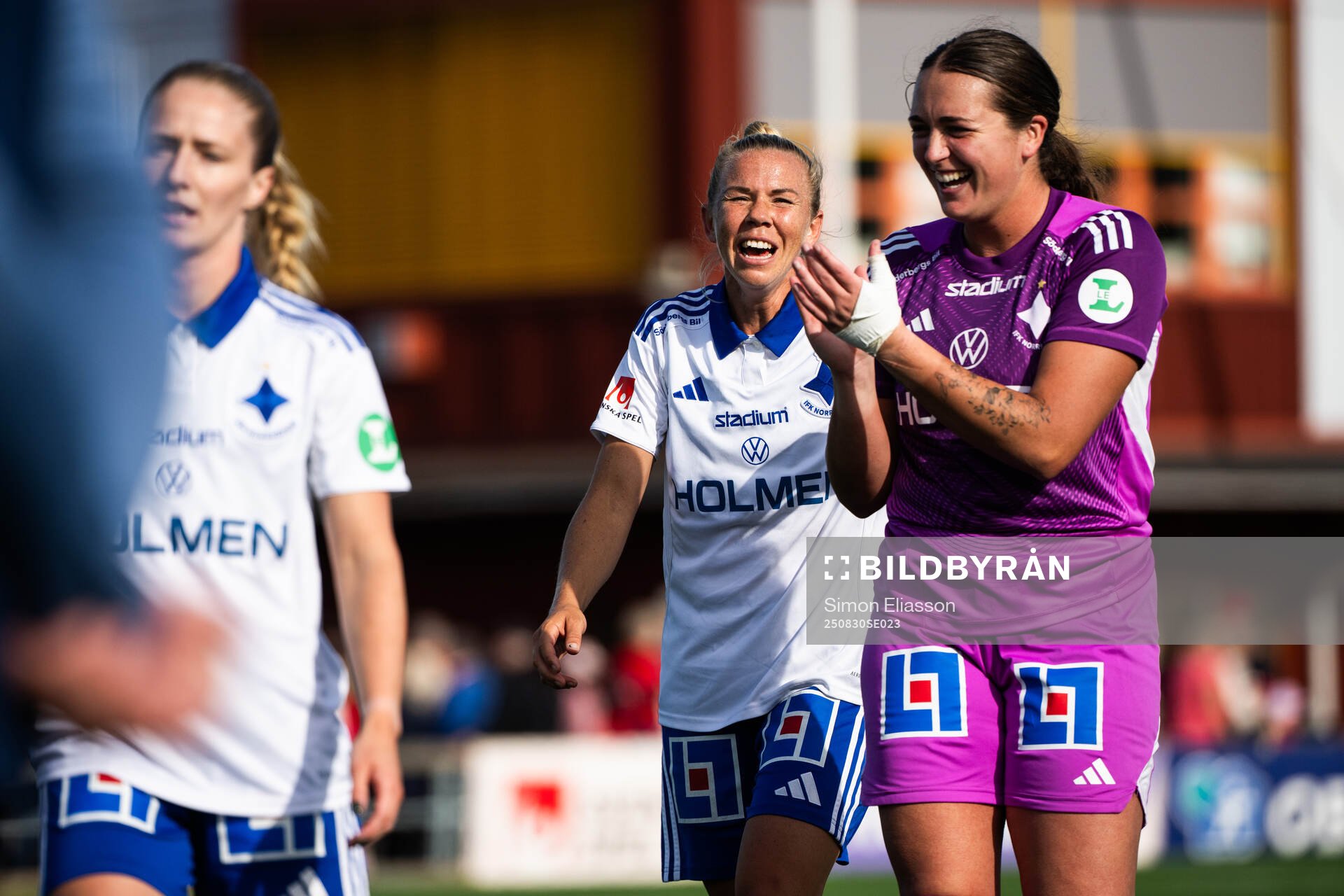 IFK Norrköpings Jessica Wik och målvakt Caroline Delisle