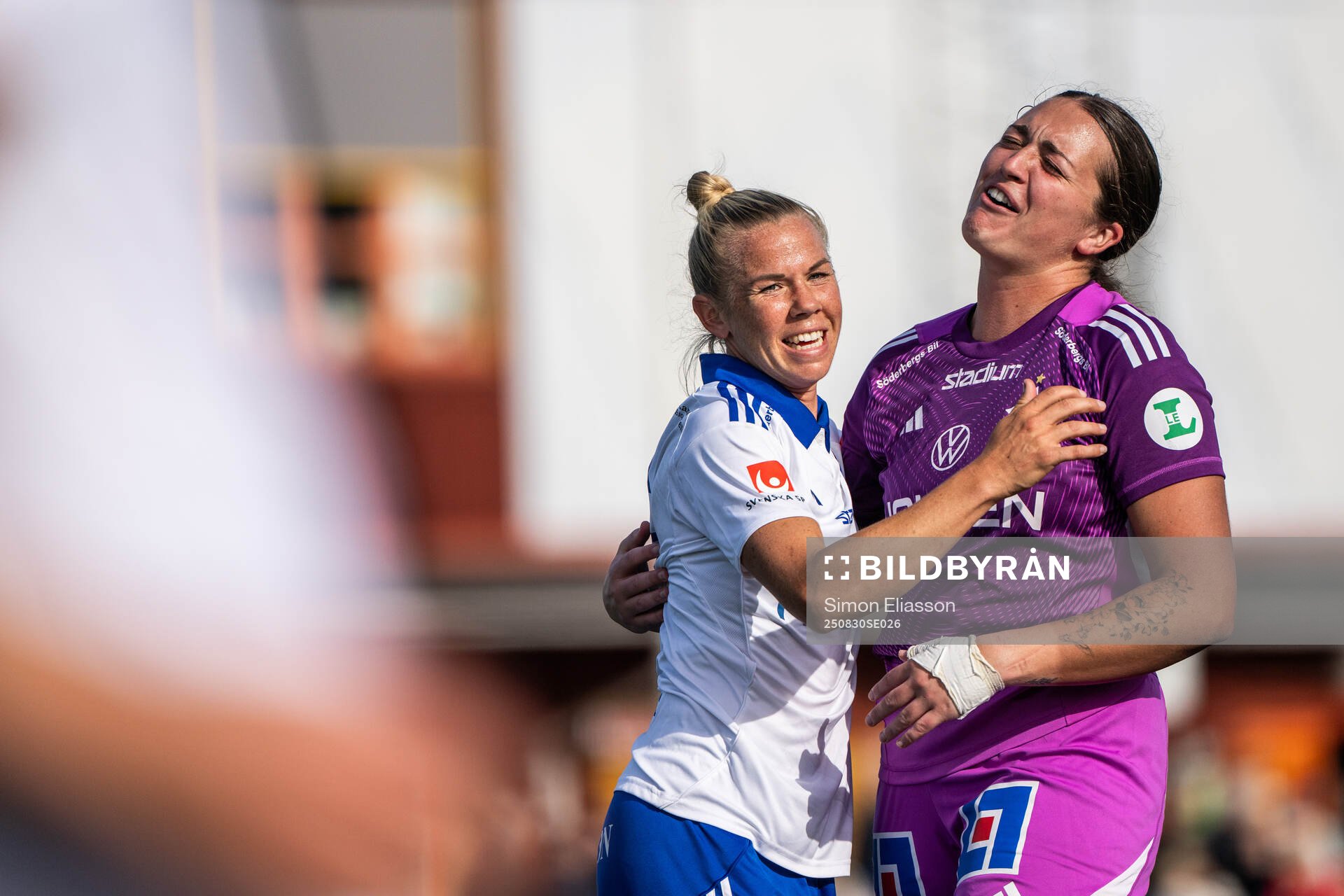 IFK Norrköpings Jessica Wik och målvakt Caroline Delisle