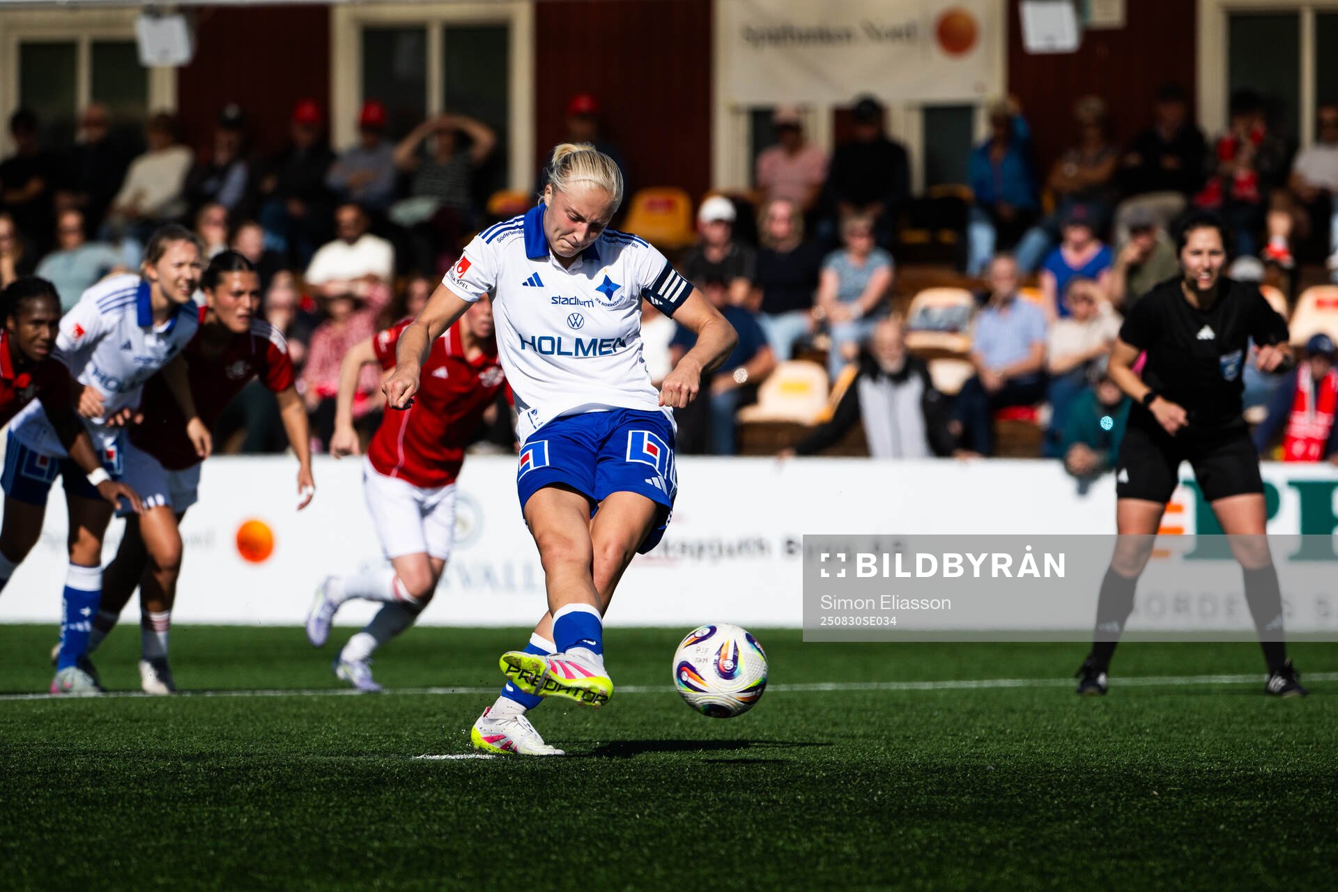 IFK Norrköpings Wilma Leidhammar lägger straff