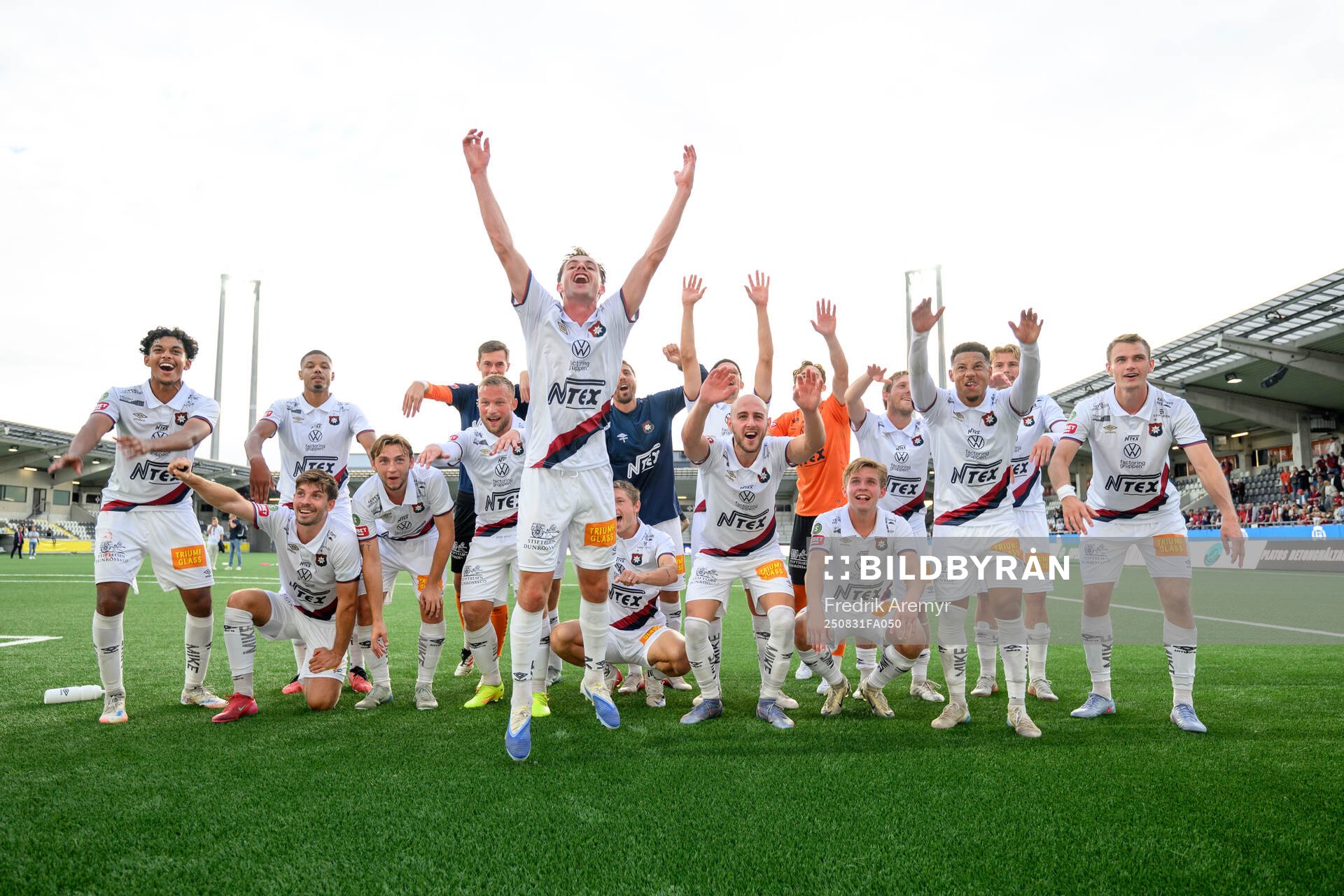 Örgrytes spelare jublar