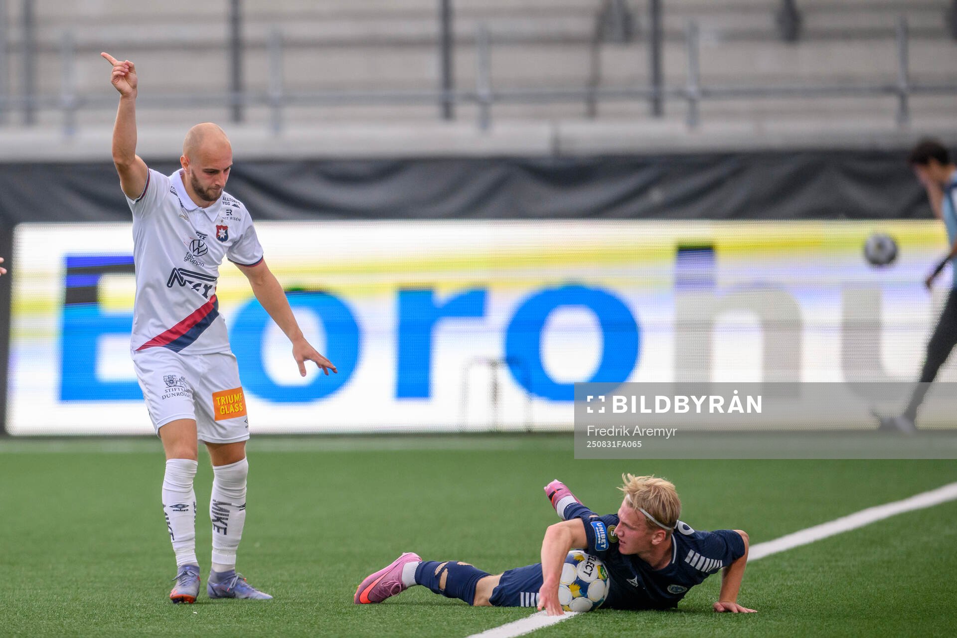 Örgrytes Amel Mujanic  och Utsiktens Alvin Karlsson