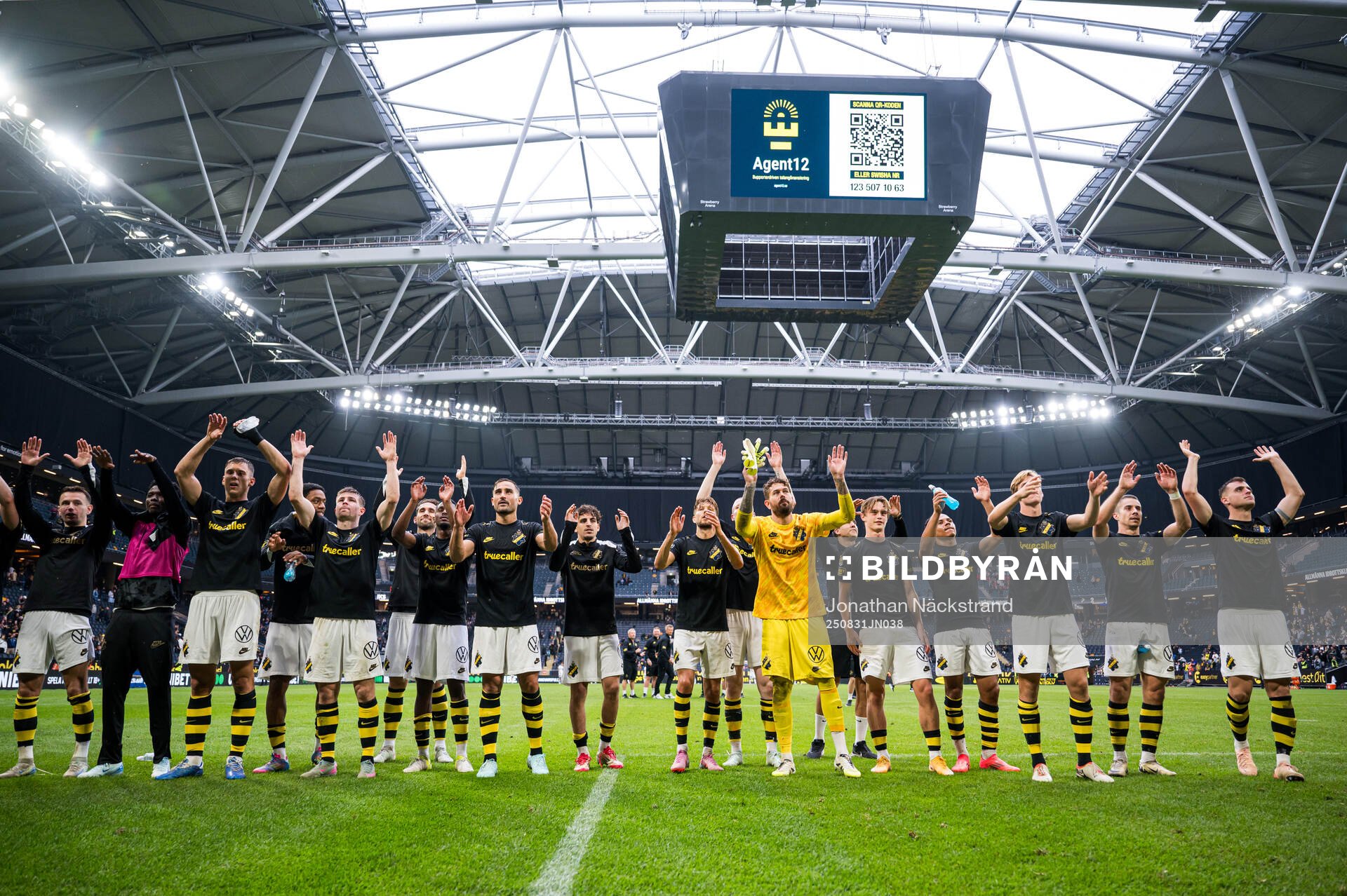 AIKs spelare jublar