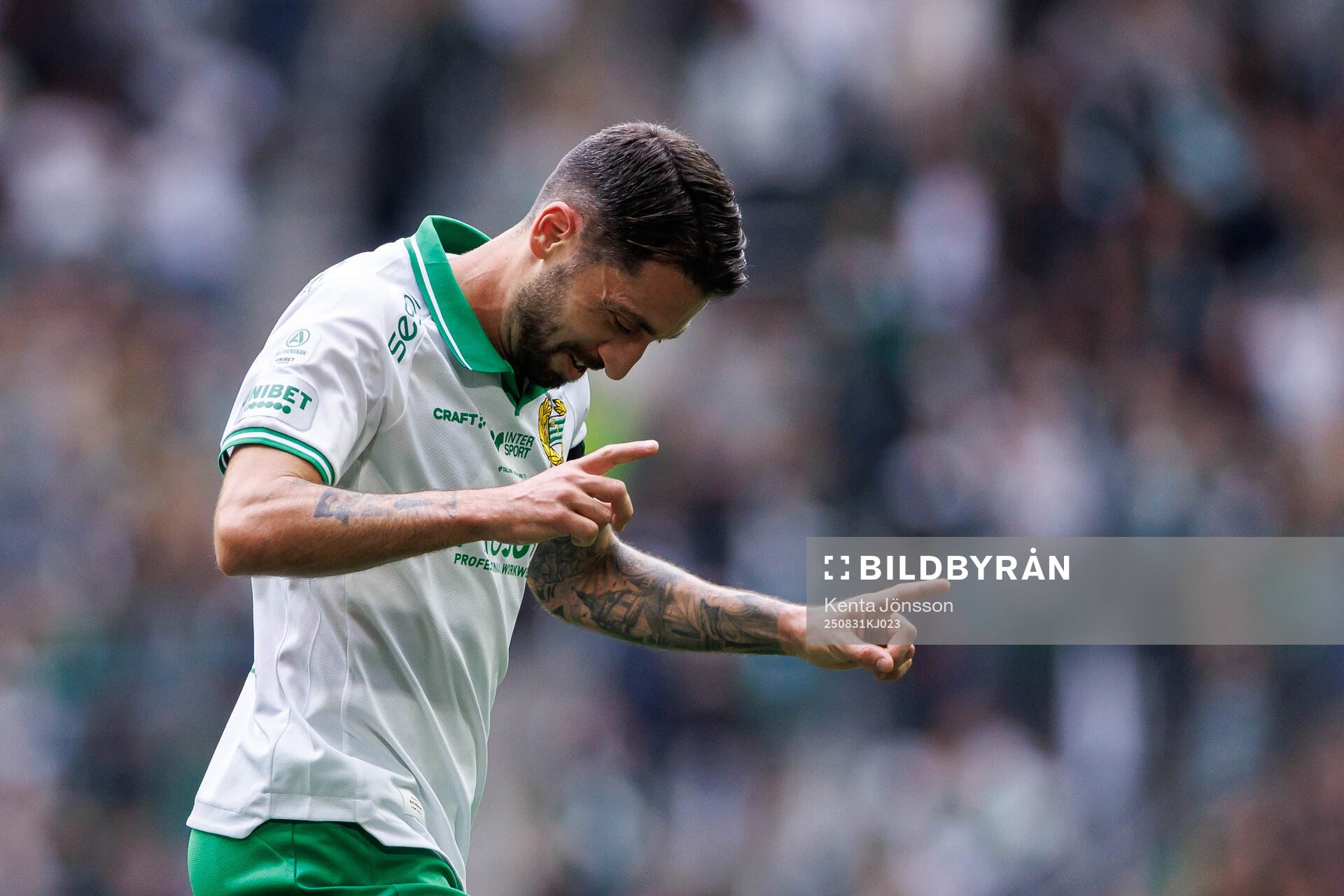 Hammarbys Nahir Besara jublar
