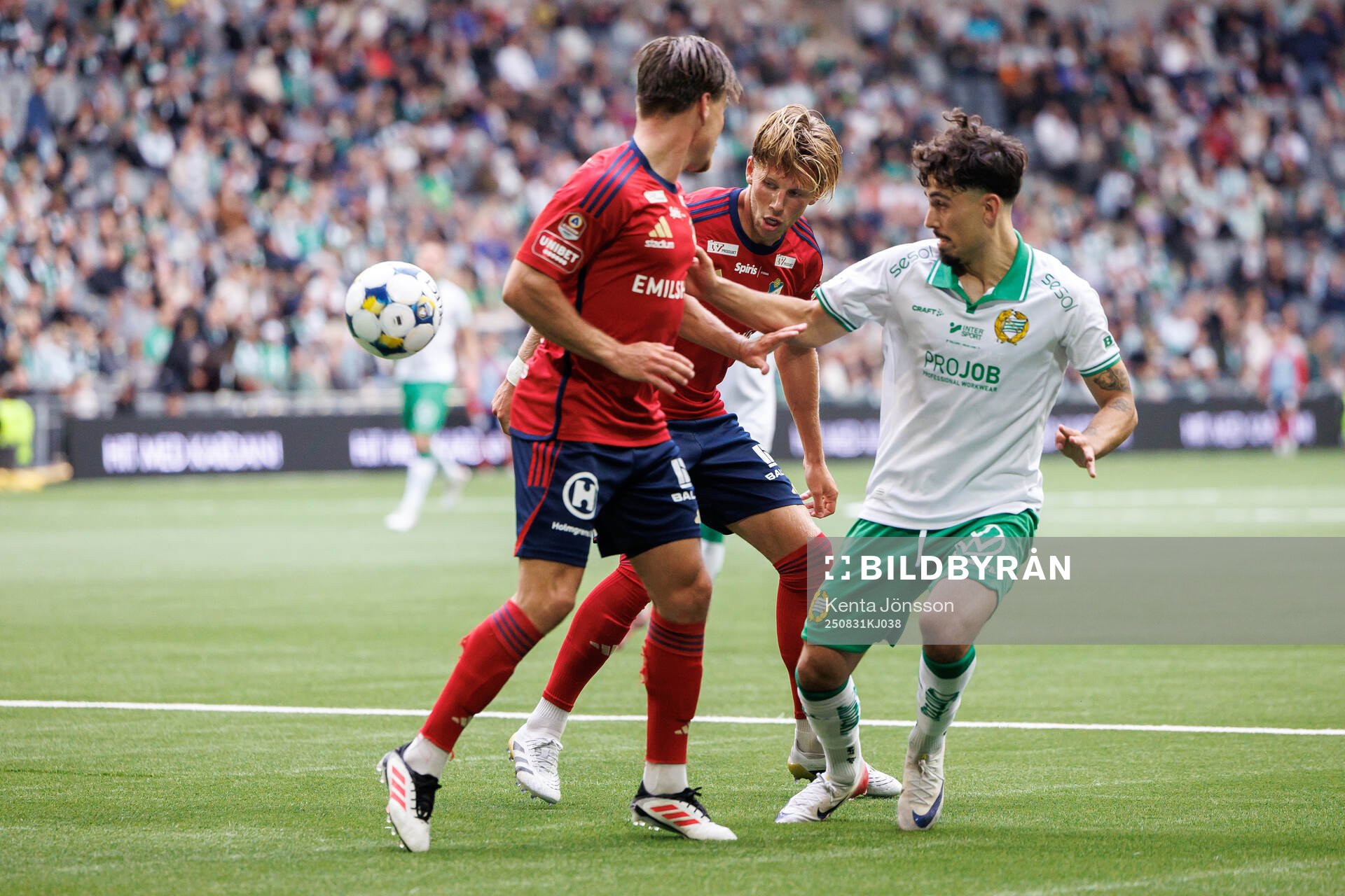 Hammarbys Sebastian Tounekti mot Östers Noah Söderberg