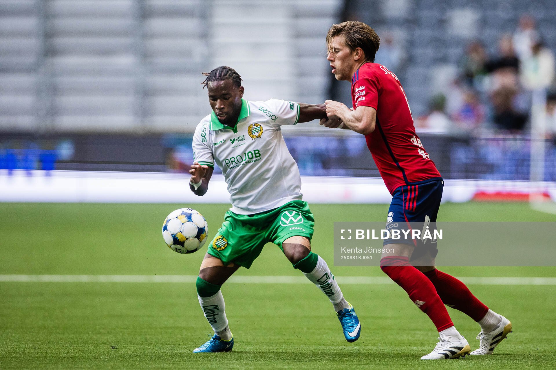 Hammarbys Okeke Obilor Denzel och Östers Noah Söderberg