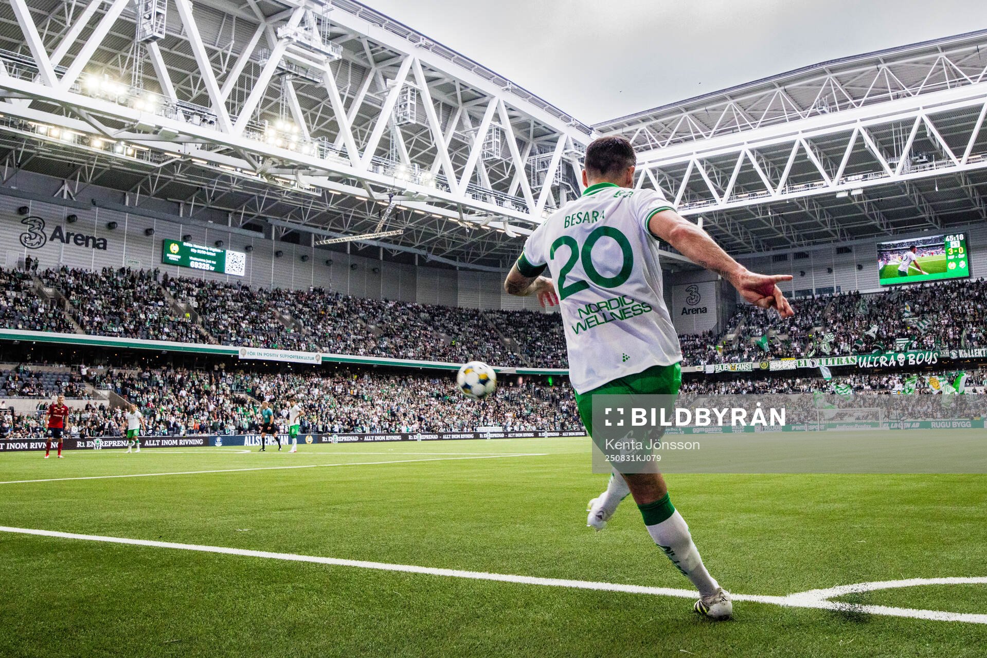 Hammarbys Nahir Besara med en hörna på 3Arena