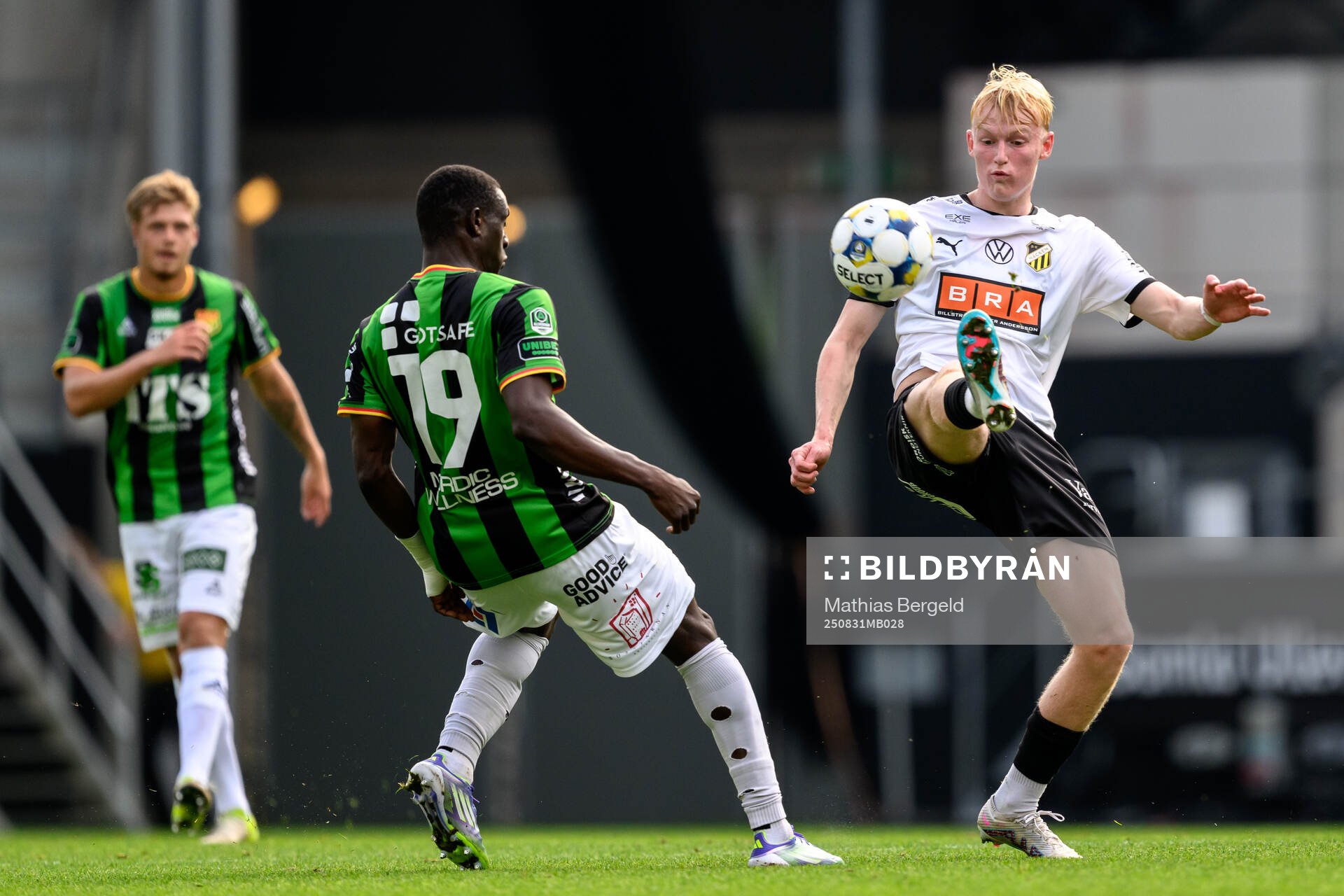 GAIS Ibrahim Diabate och Häckens Lasse Madsen