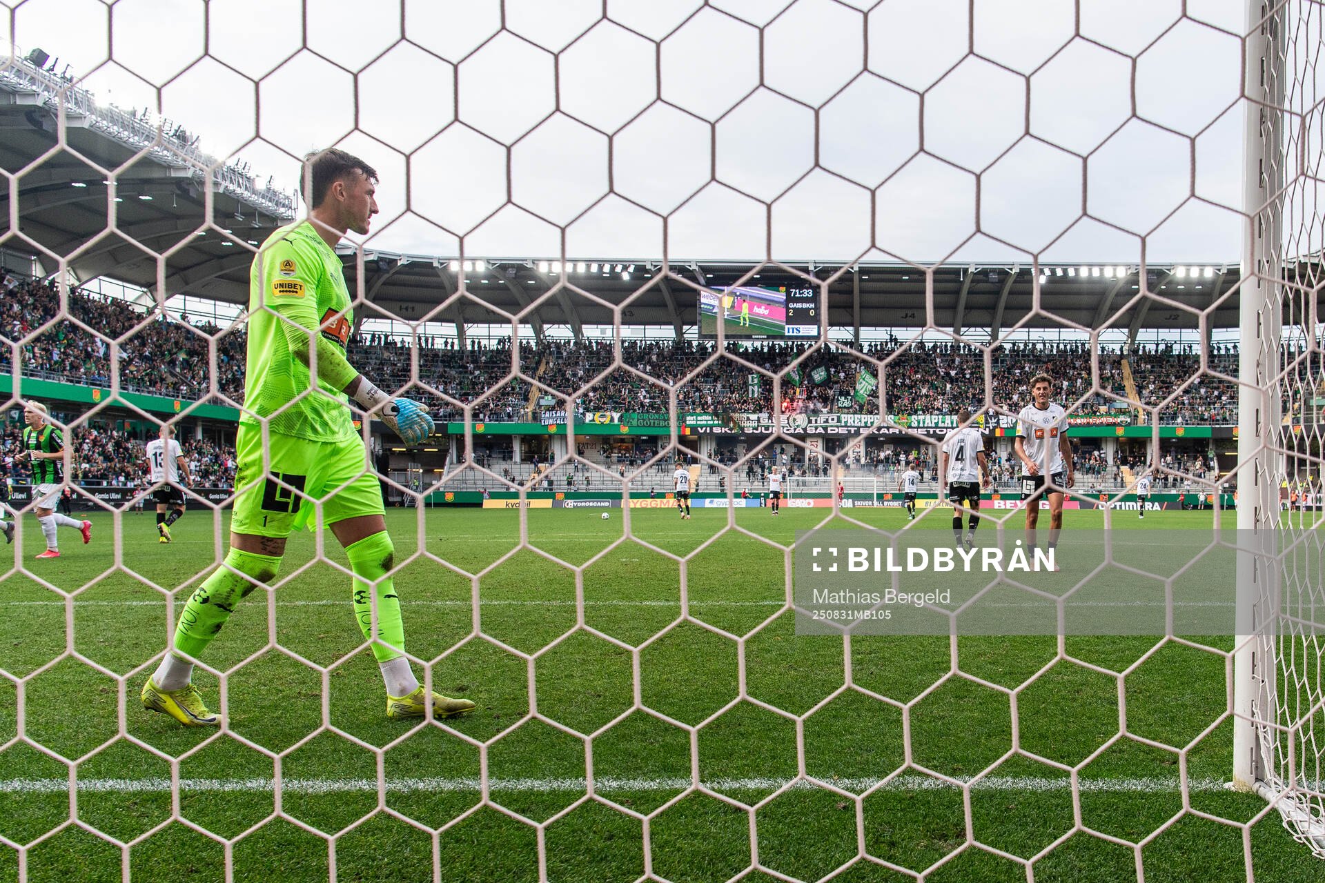 Häckens målvakt Andreas Linde och Silas Andersen deppar
