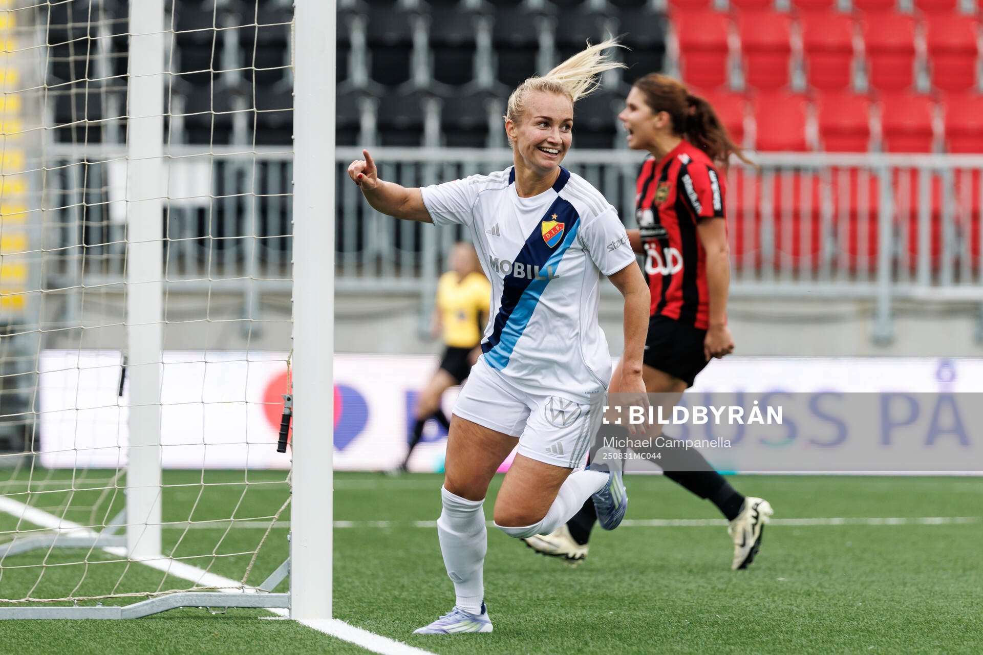 Djurgårdens Tove Almqvist jublar