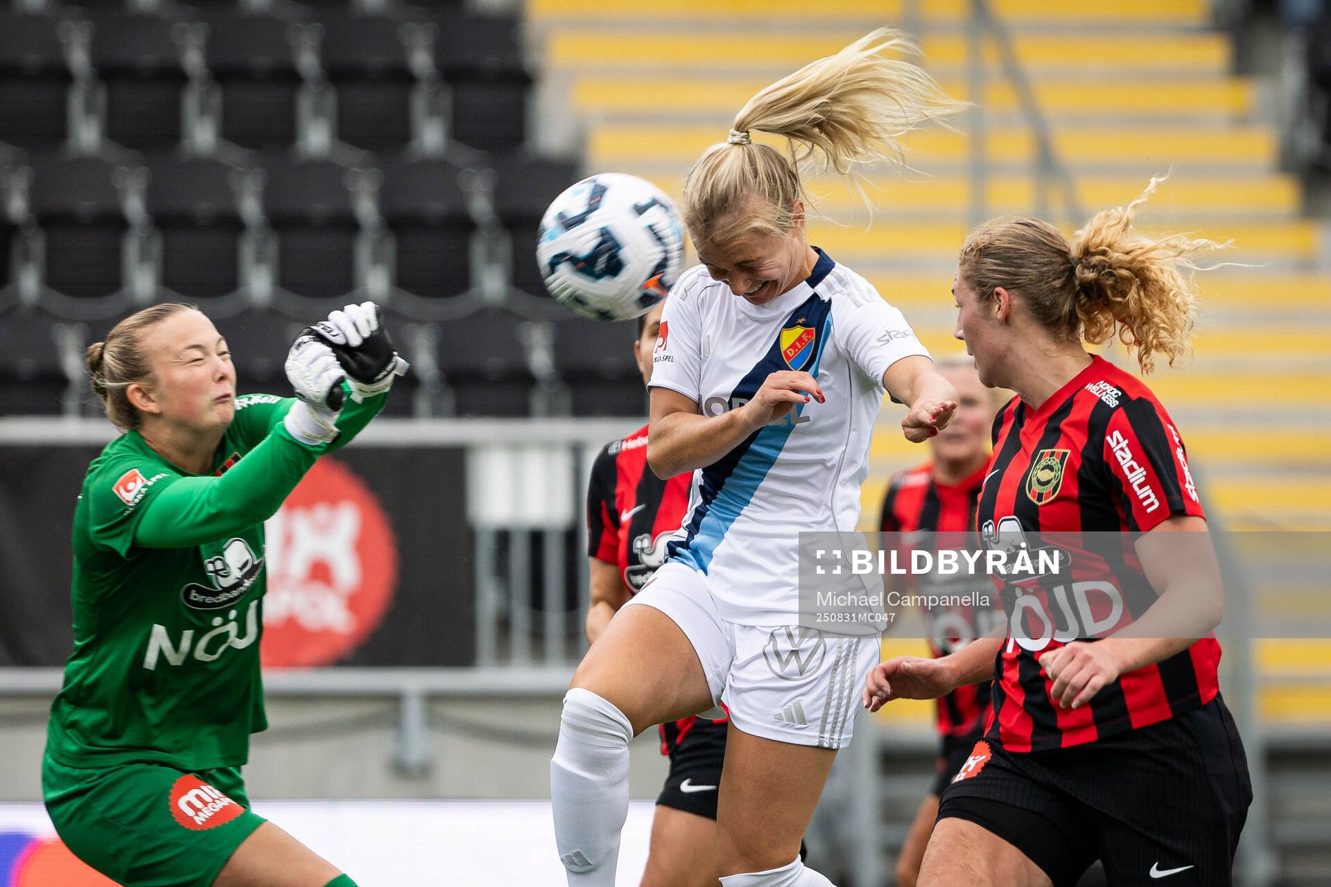 Djurgårdens Tove Almqvist gör 1-2 målet
