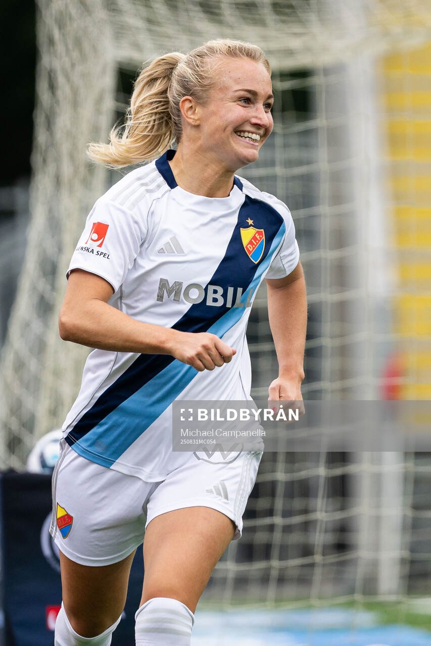 Djurgårdens Tove Almqvist jublar