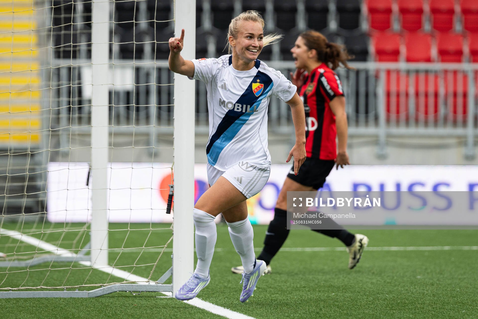 Djurgårdens Tove Almqvist jublar
