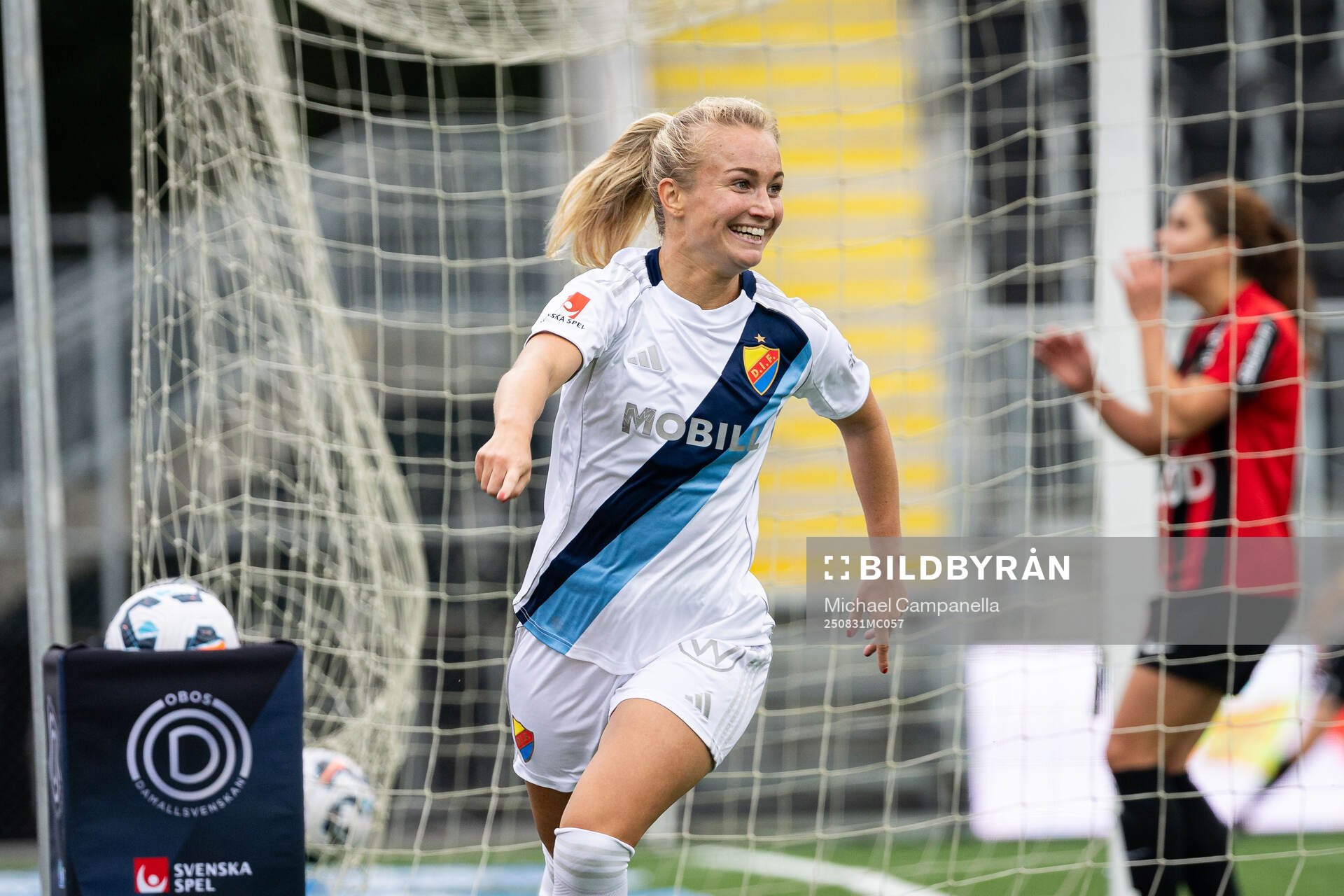 Djurgårdens Tove Almqvist jublar