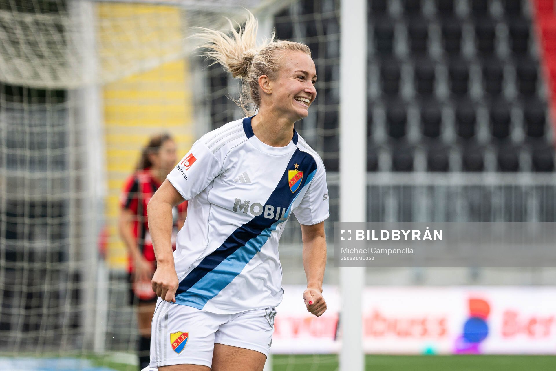 Djurgårdens Tove Almqvist jublar