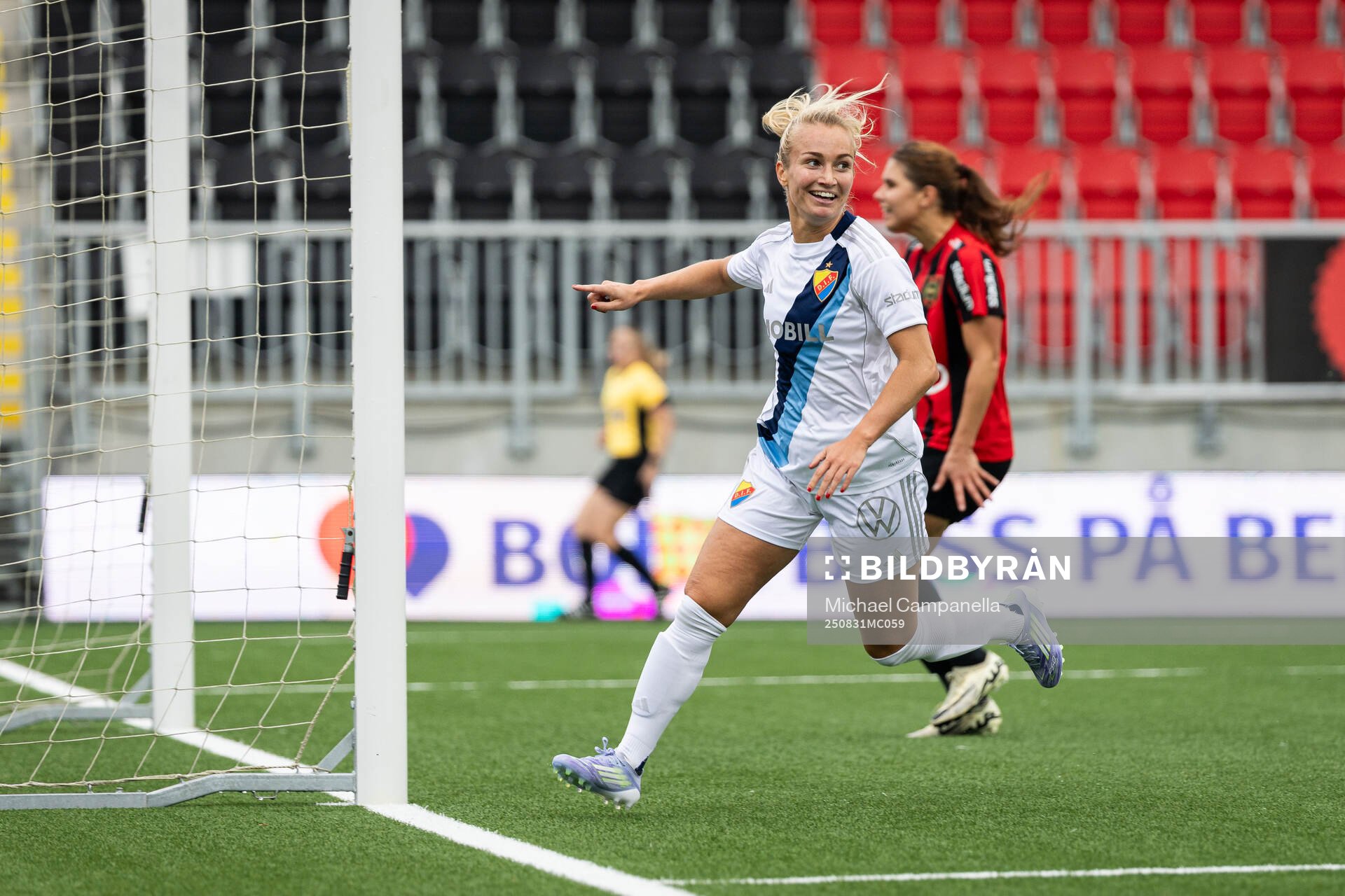 Djurgårdens Tove Almqvist jublar