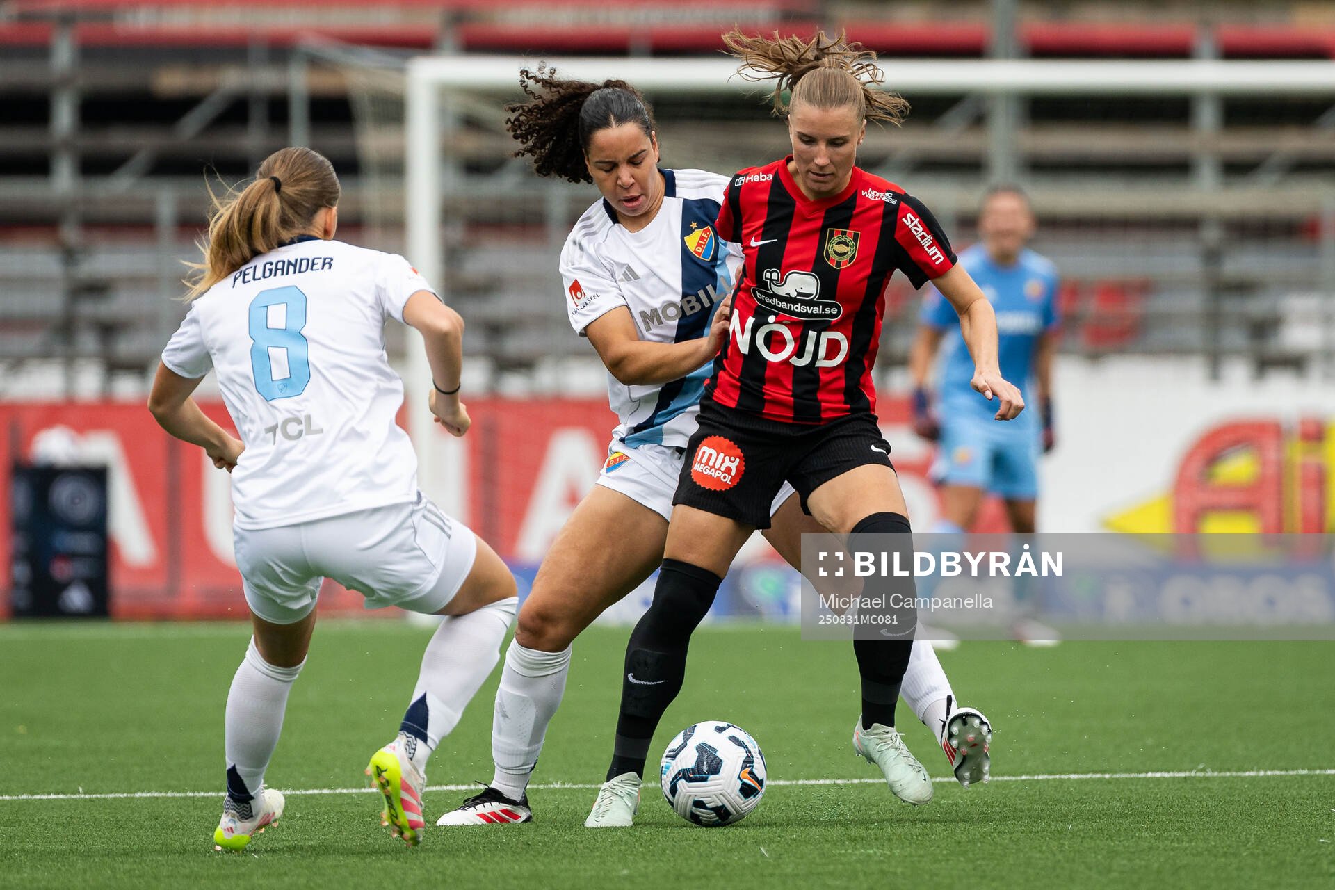 Djurgårdens Elsa Pelgander och Camille Ashe mot
