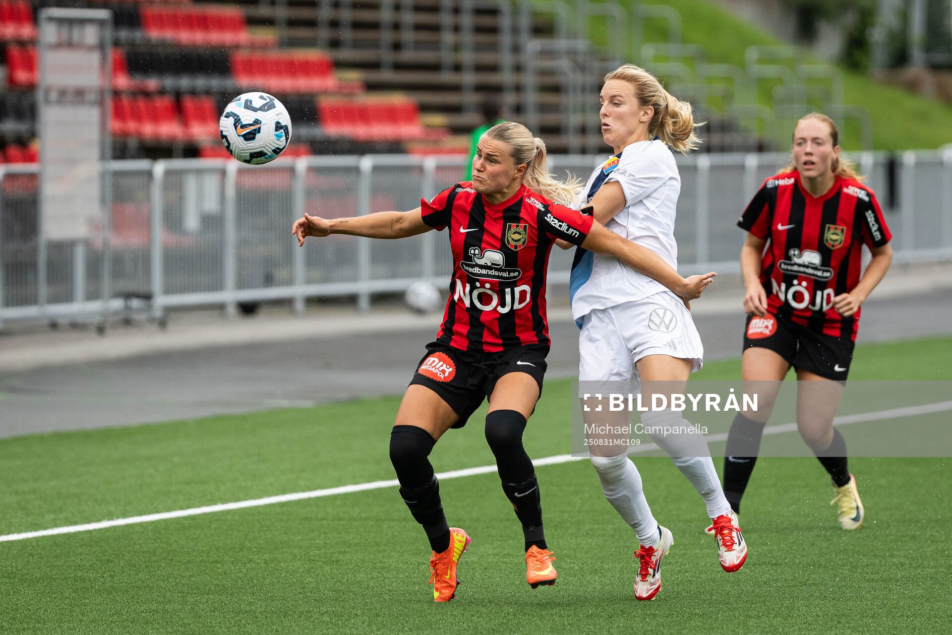 Brommapojkarnas Johanna Svedberg och Djurgårdens Mimmi