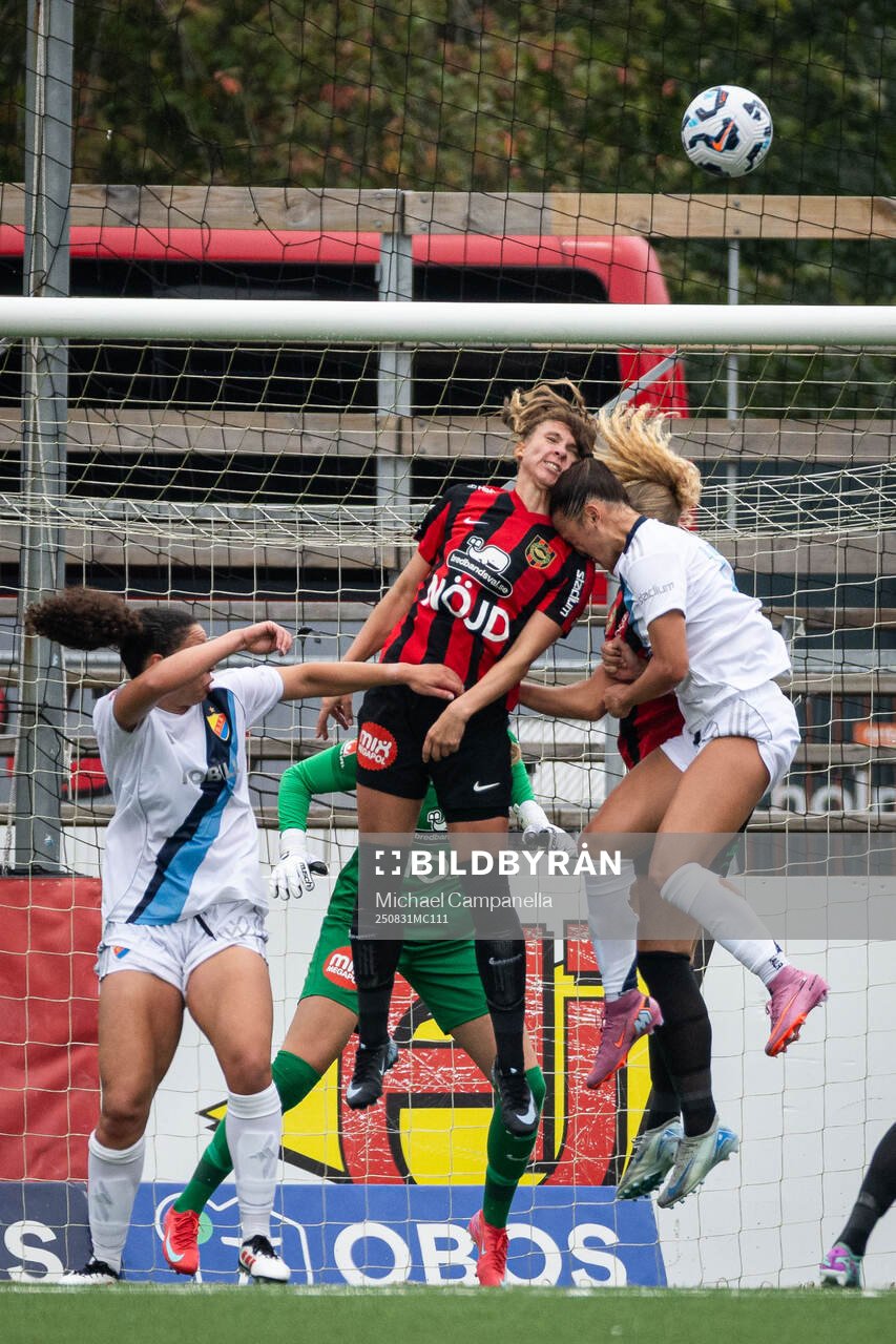 Brommapojkarnas Louise Lillbäck och Djurgårdens Casey