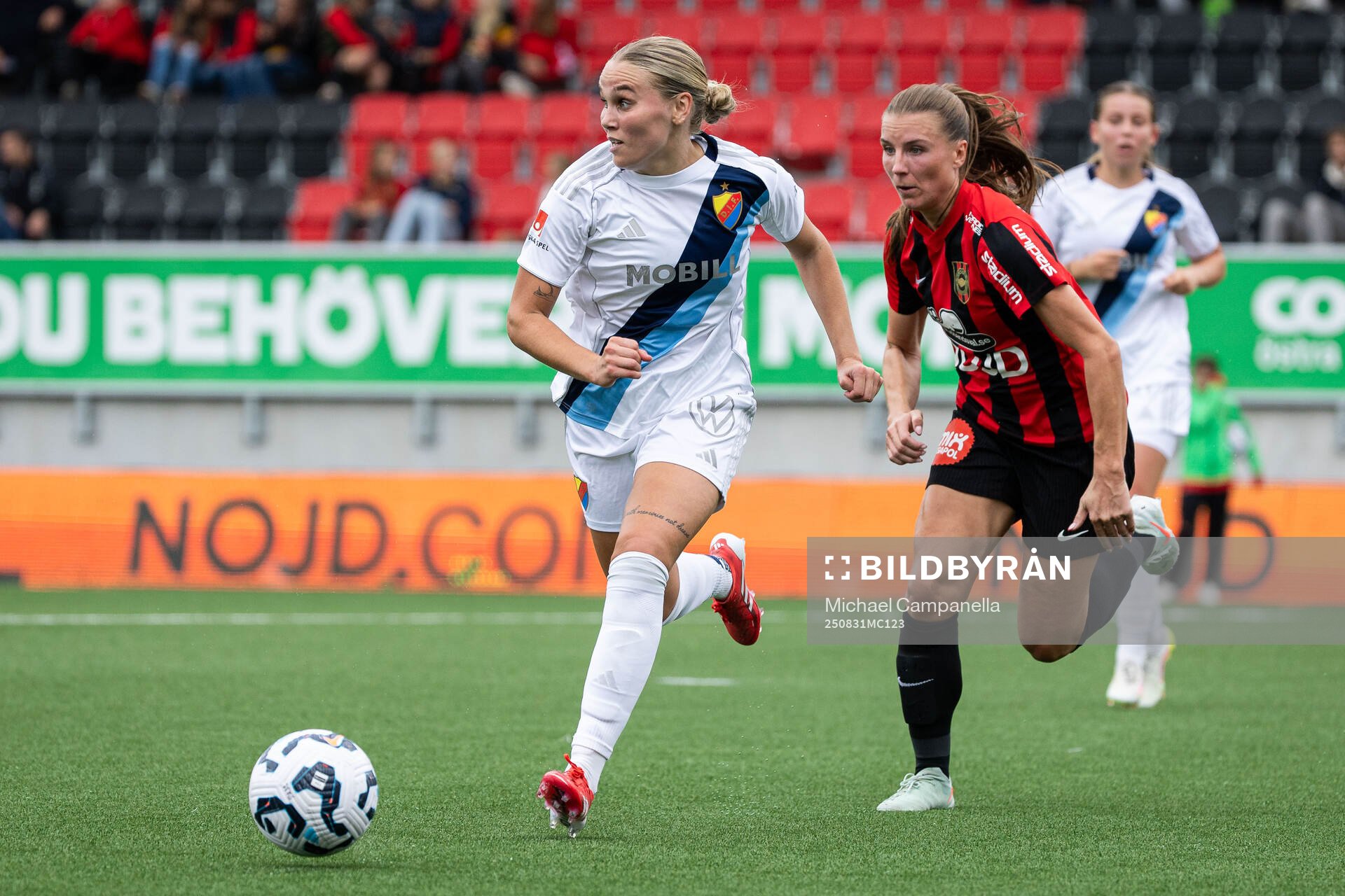Djurgårdens Nanne Ruuskanen och Brommapojkarnas Louise
