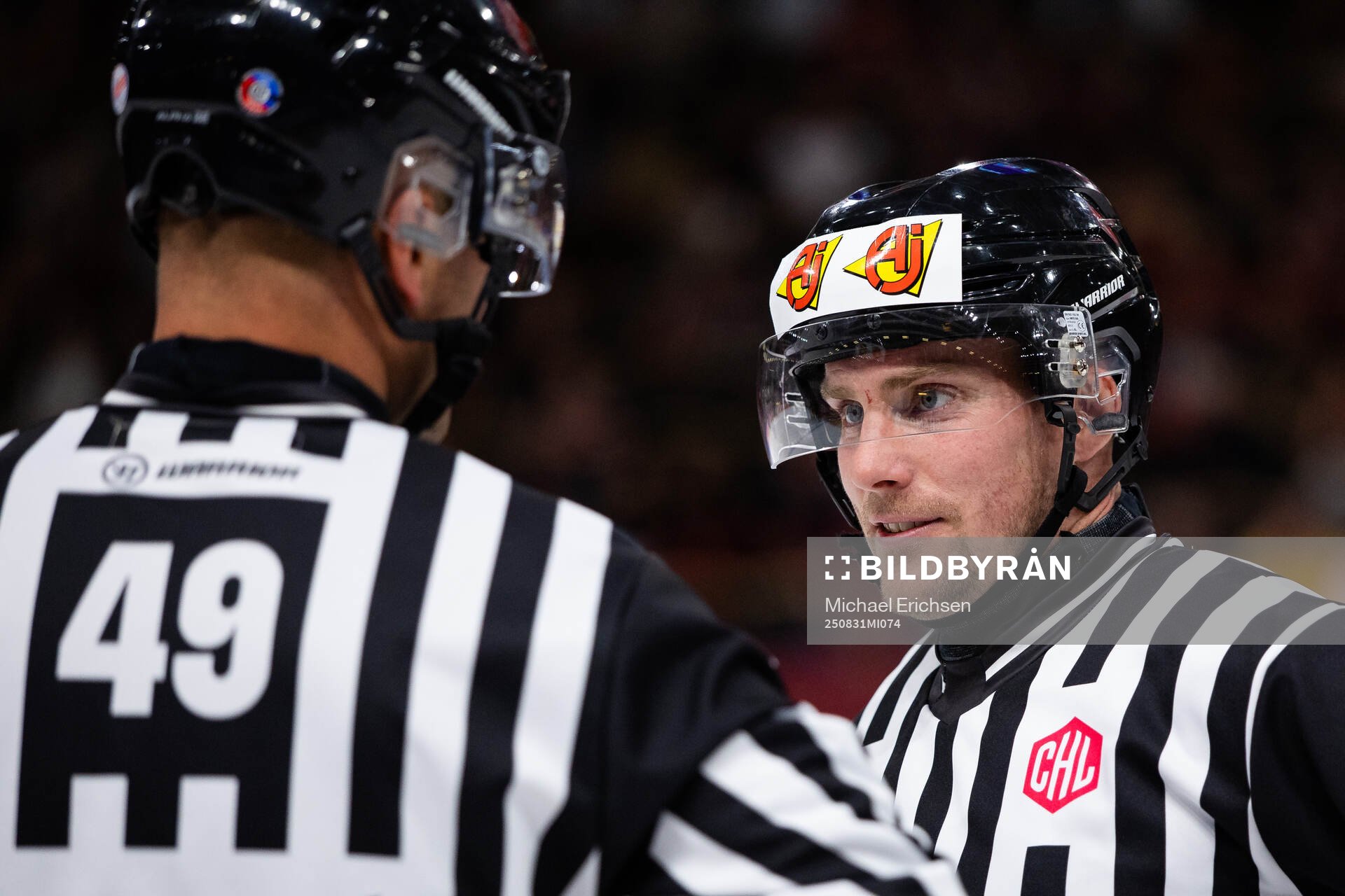 Linesmen Ludvig Lundgren and Gustav Jonsson