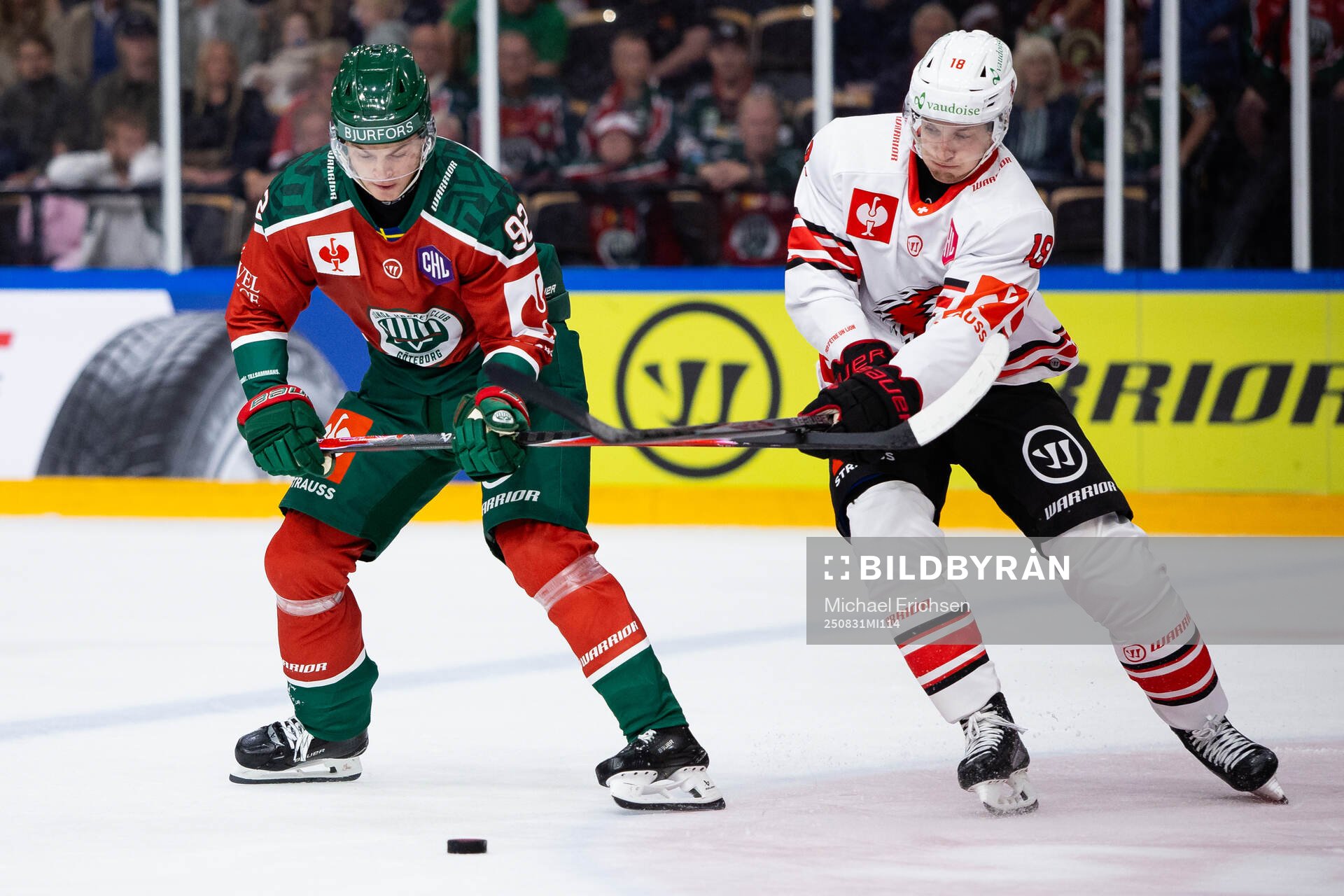 Filip Cederqvist of Frölunda and Raphael Prassl of Lausanne